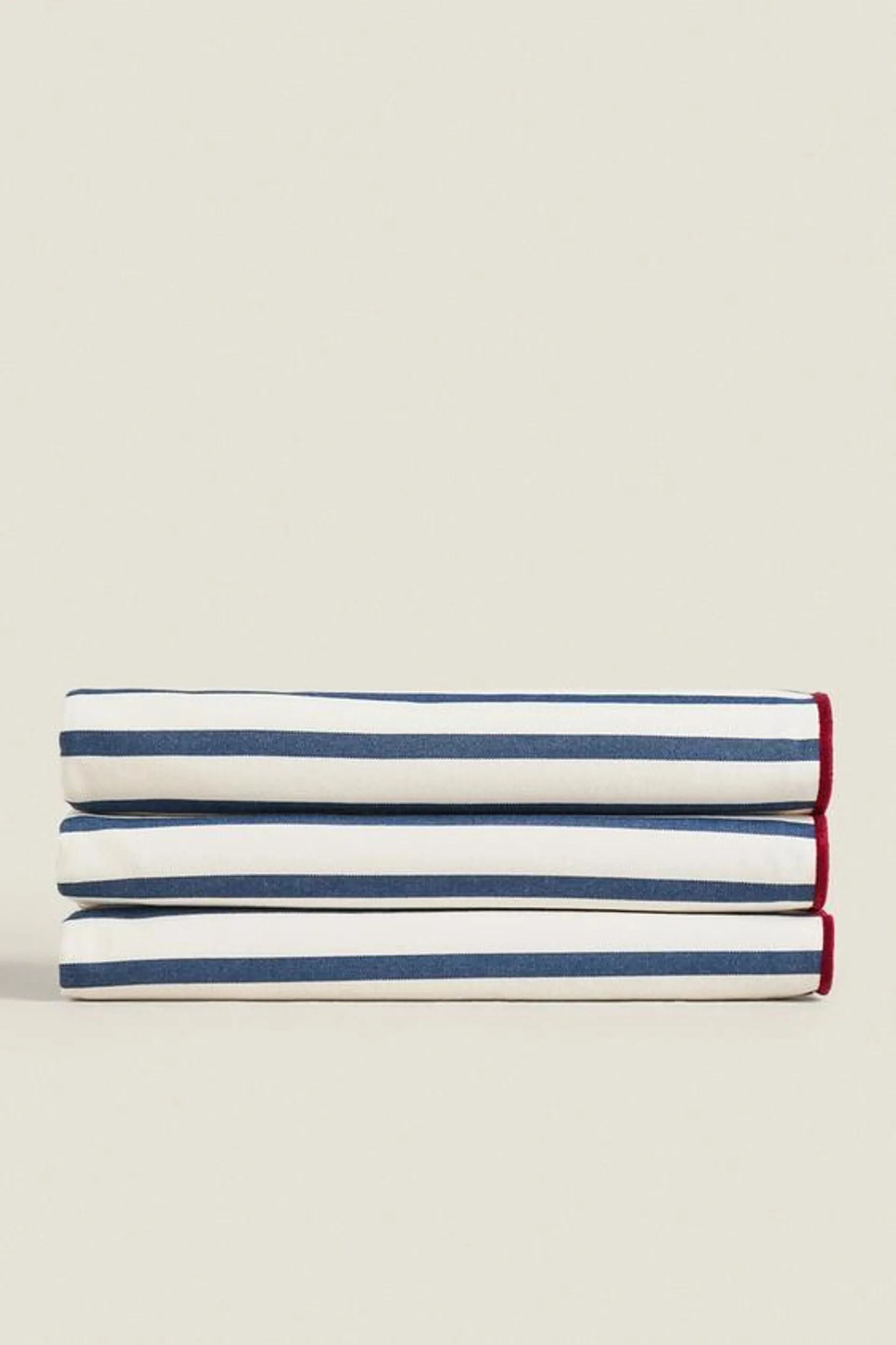 OVERLOCK STRIPED TABLECLOTH