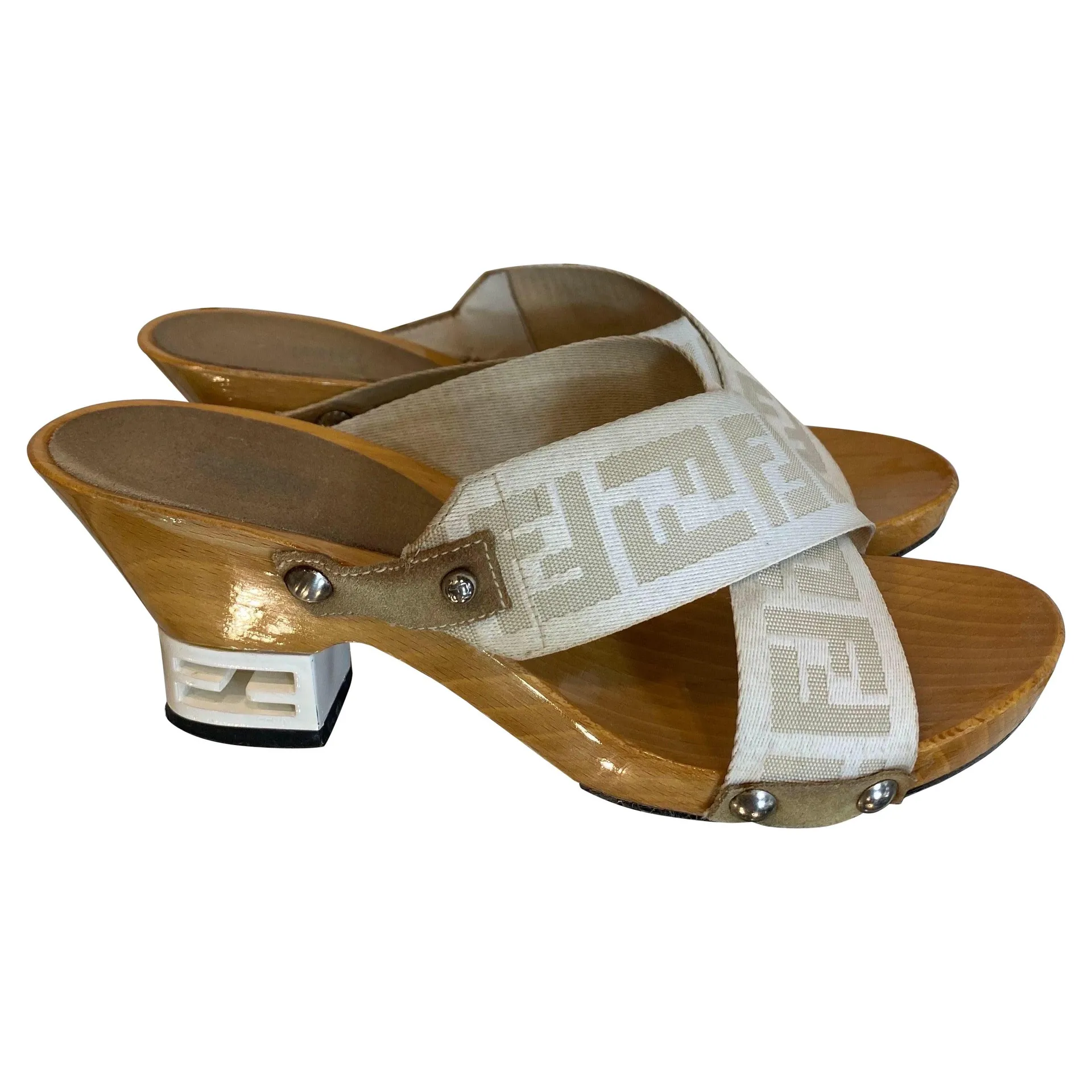 Mules Fendi with logo