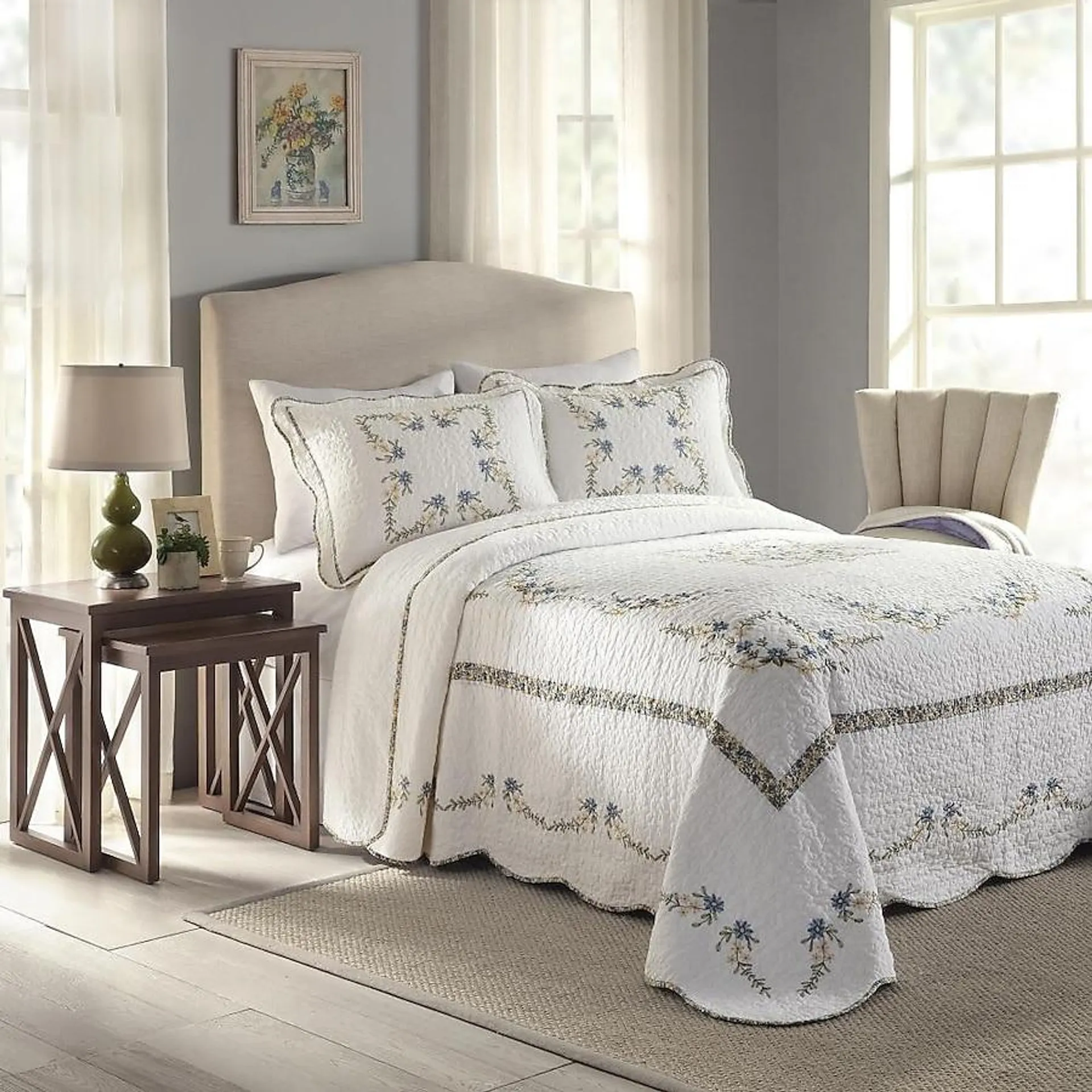 Modern Heirloom Heather White Floral Reversible Twin Bedspread Cotton with (Cotton Fill)