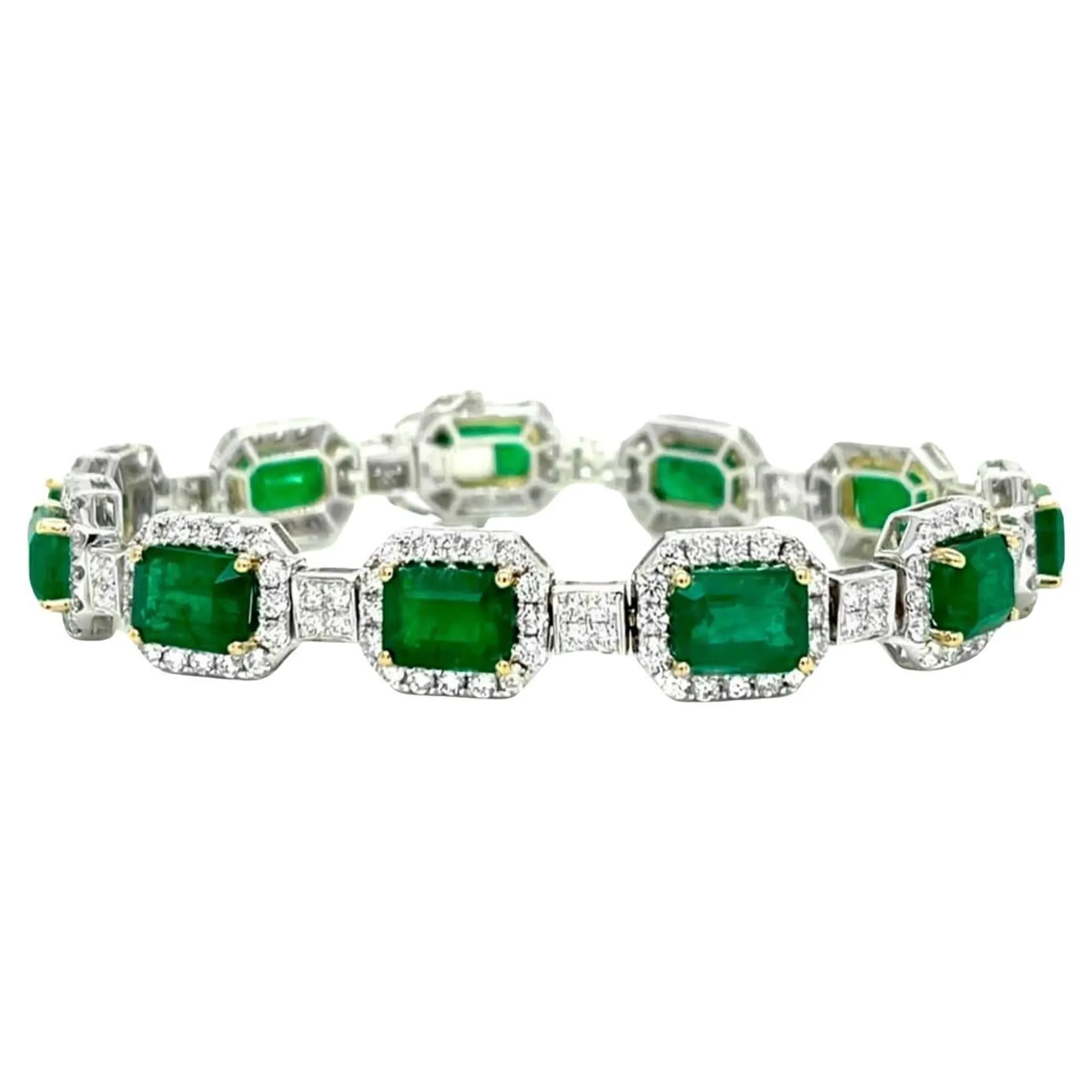 Important Emerald Bracelet With Diamonds 22.25 Carats 14K White Gold