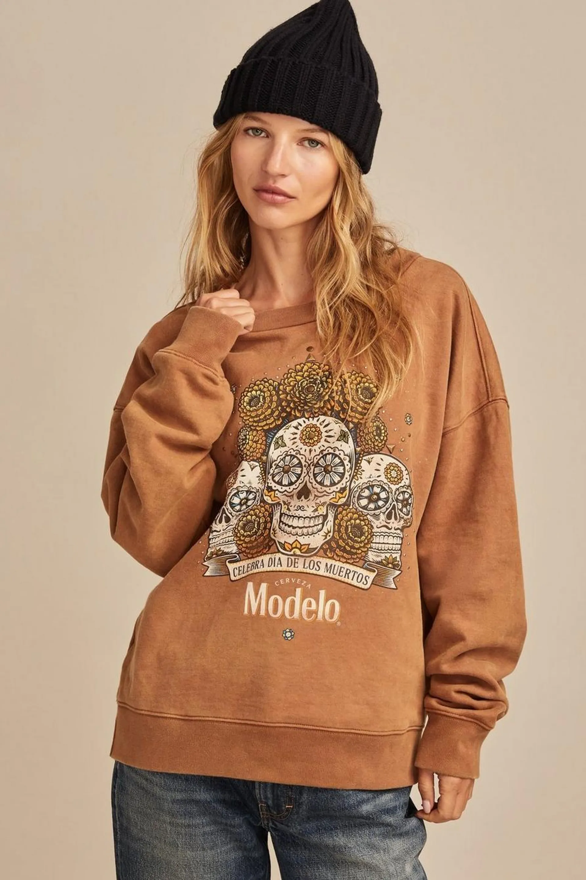 modelo sugar skull crew neck fleece