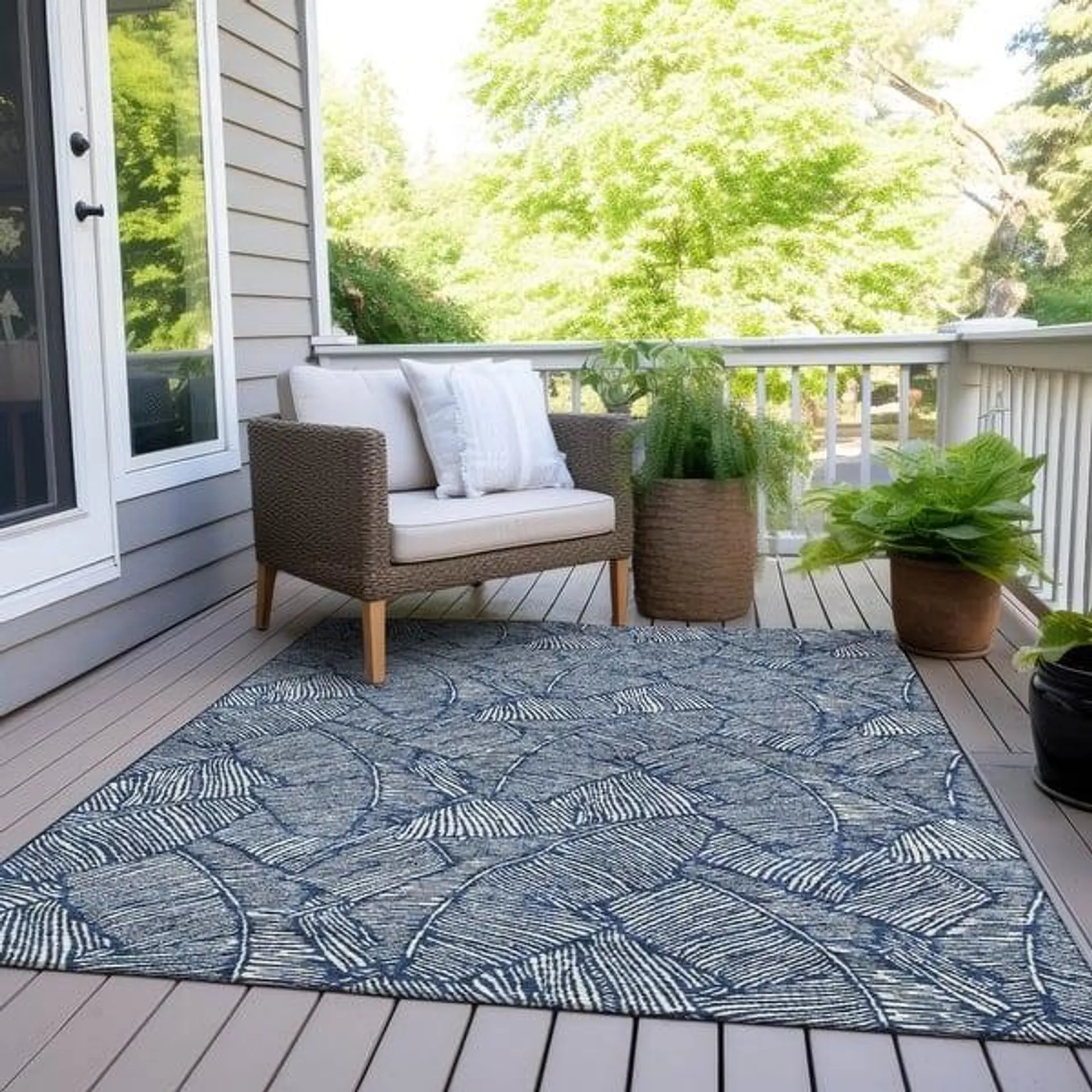 Machine Washable Indoor/ Outdoor Chantille Tropical Palm Rug