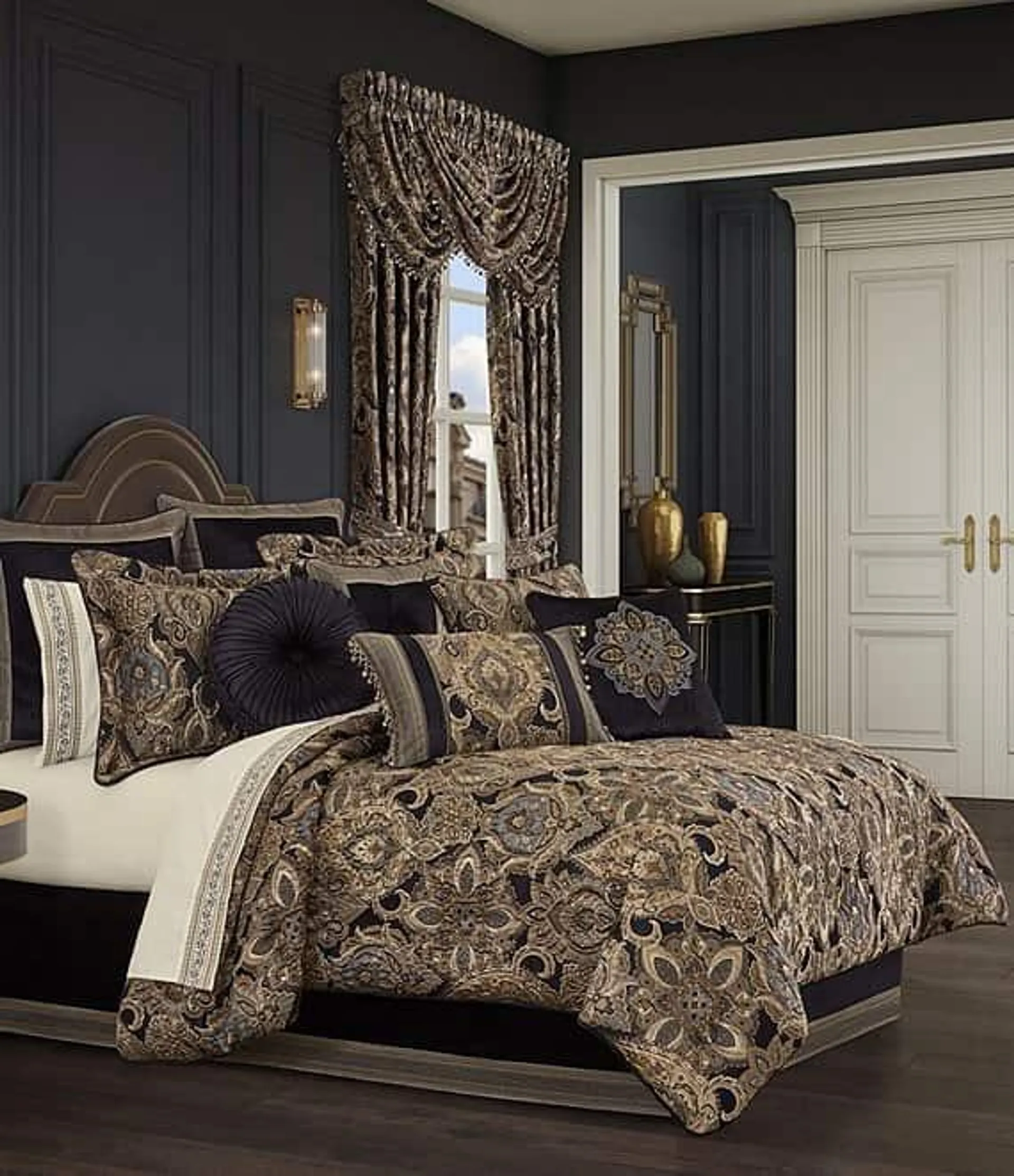 Amara All -Over Print Woven Medallion Comforter Set