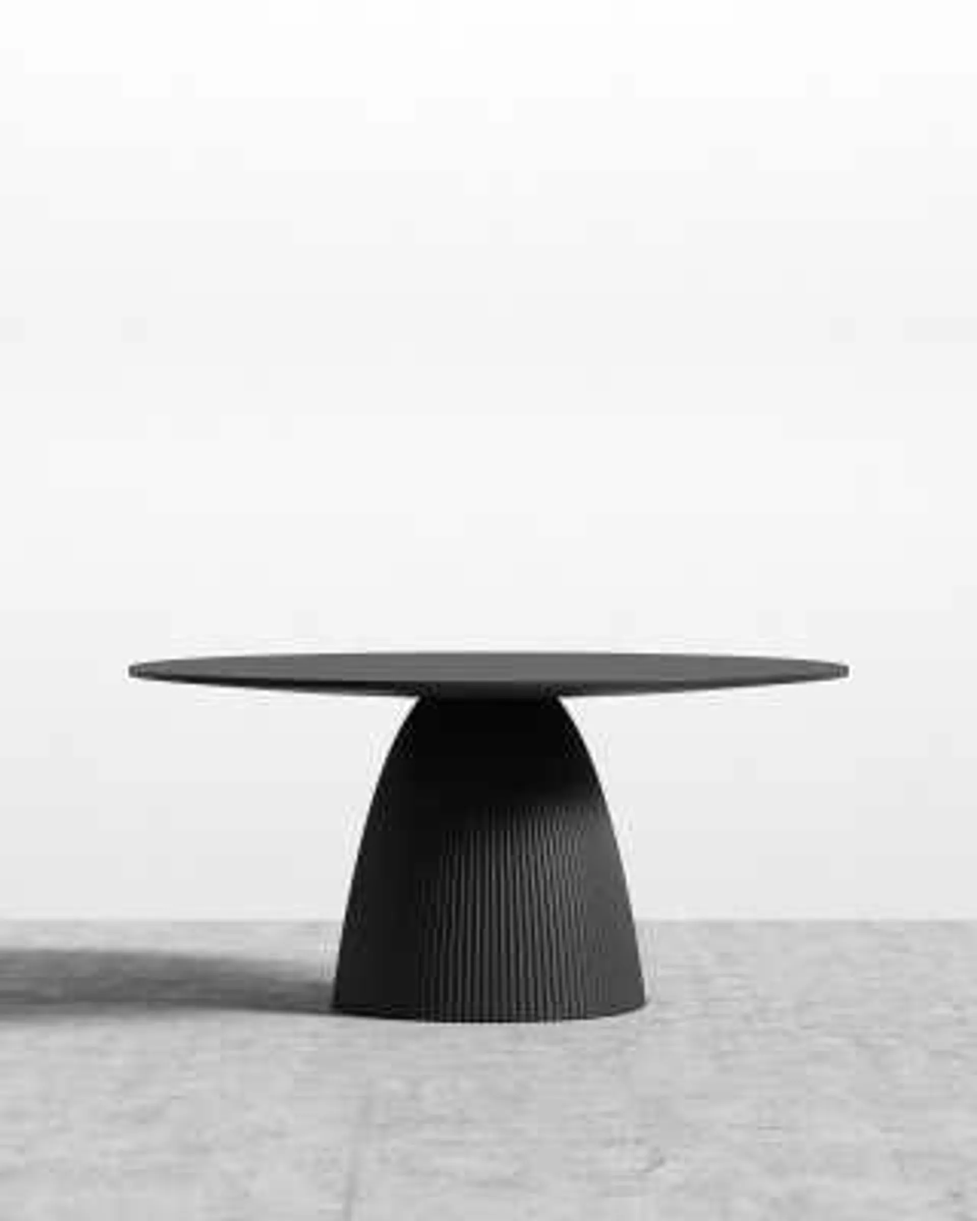 Gallus Dining Table