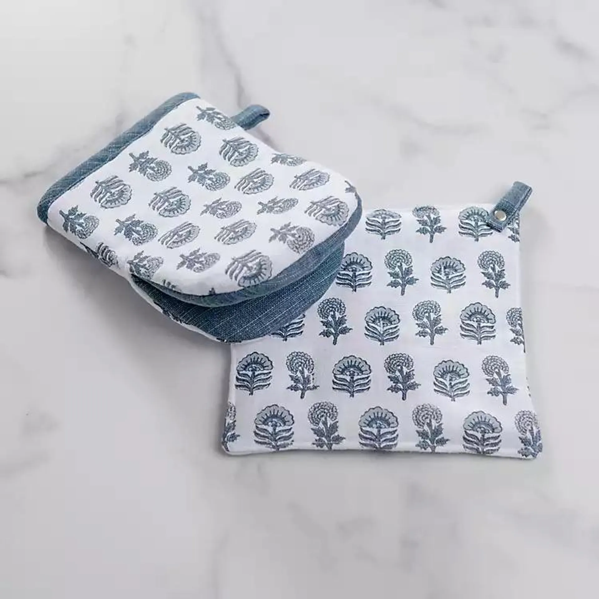 Blue Floral Oven Mitt & Potholder Set