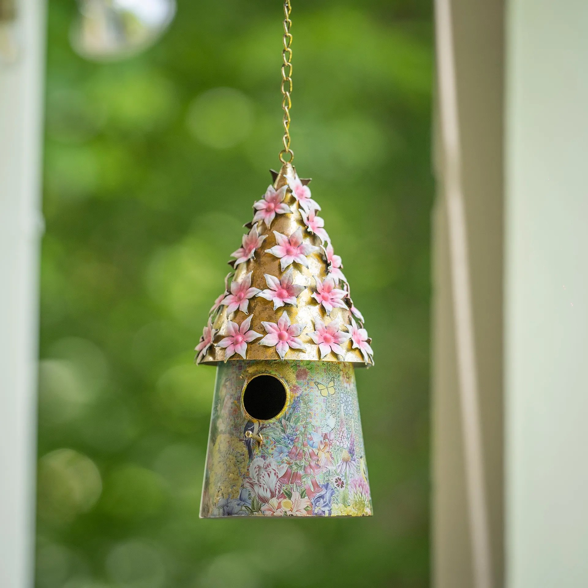 Decorative Floral Roof Hanging Birdhouse