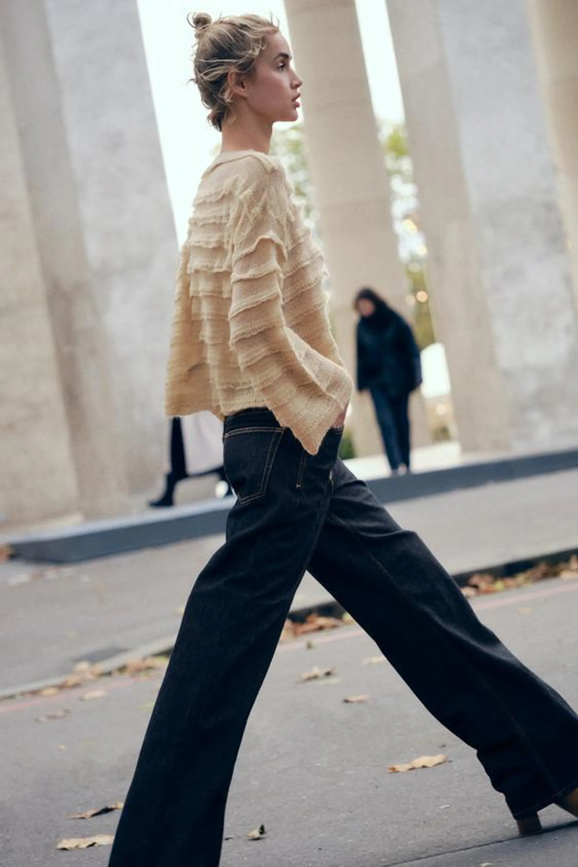 RUFFLED KNIT SWEATER