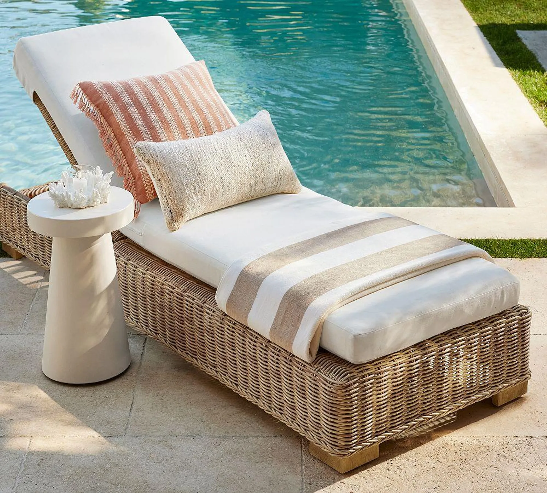 Huntington Wicker Outdoor Chaise Lounge