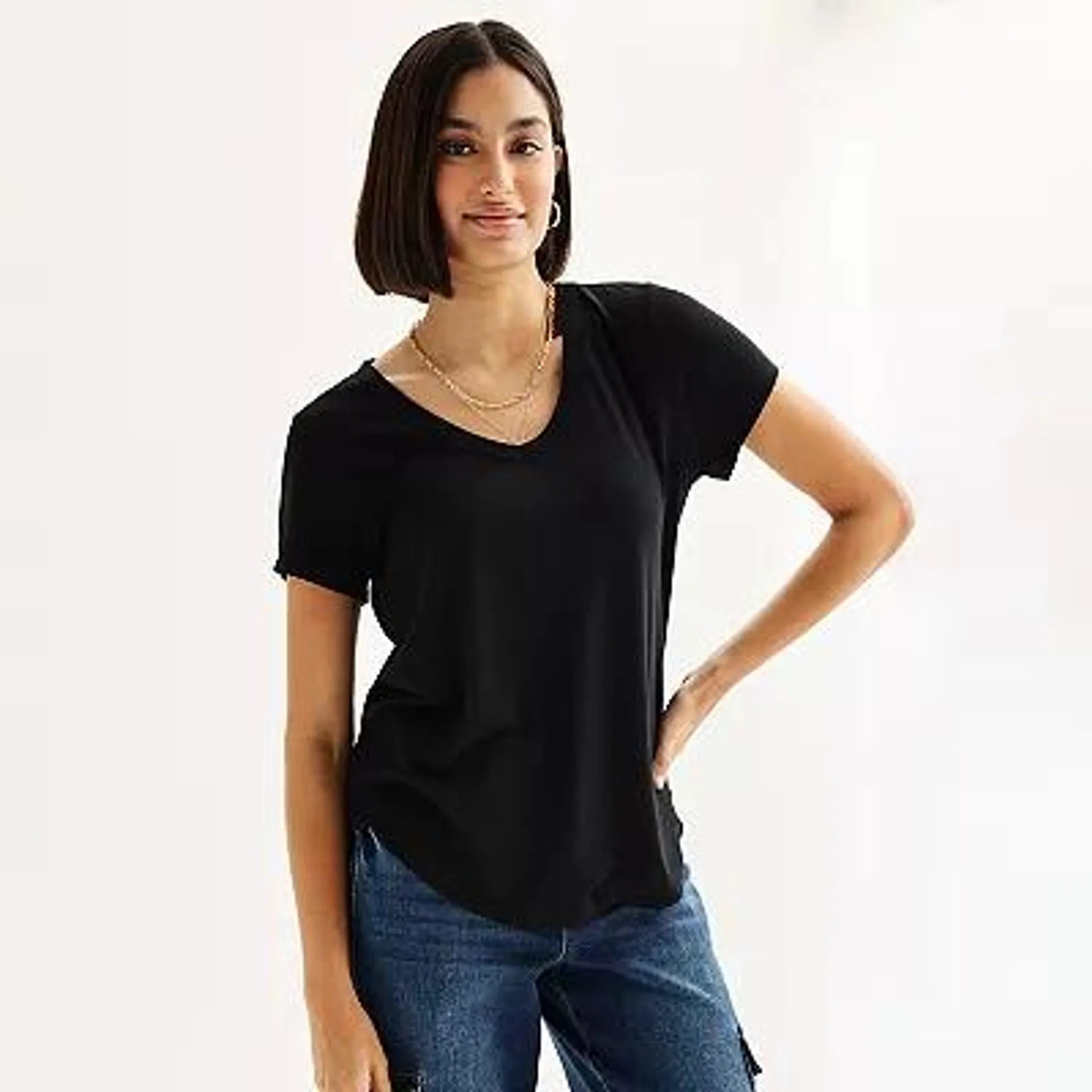 Juniors' SO® Short Sleeve V-Neck Tee