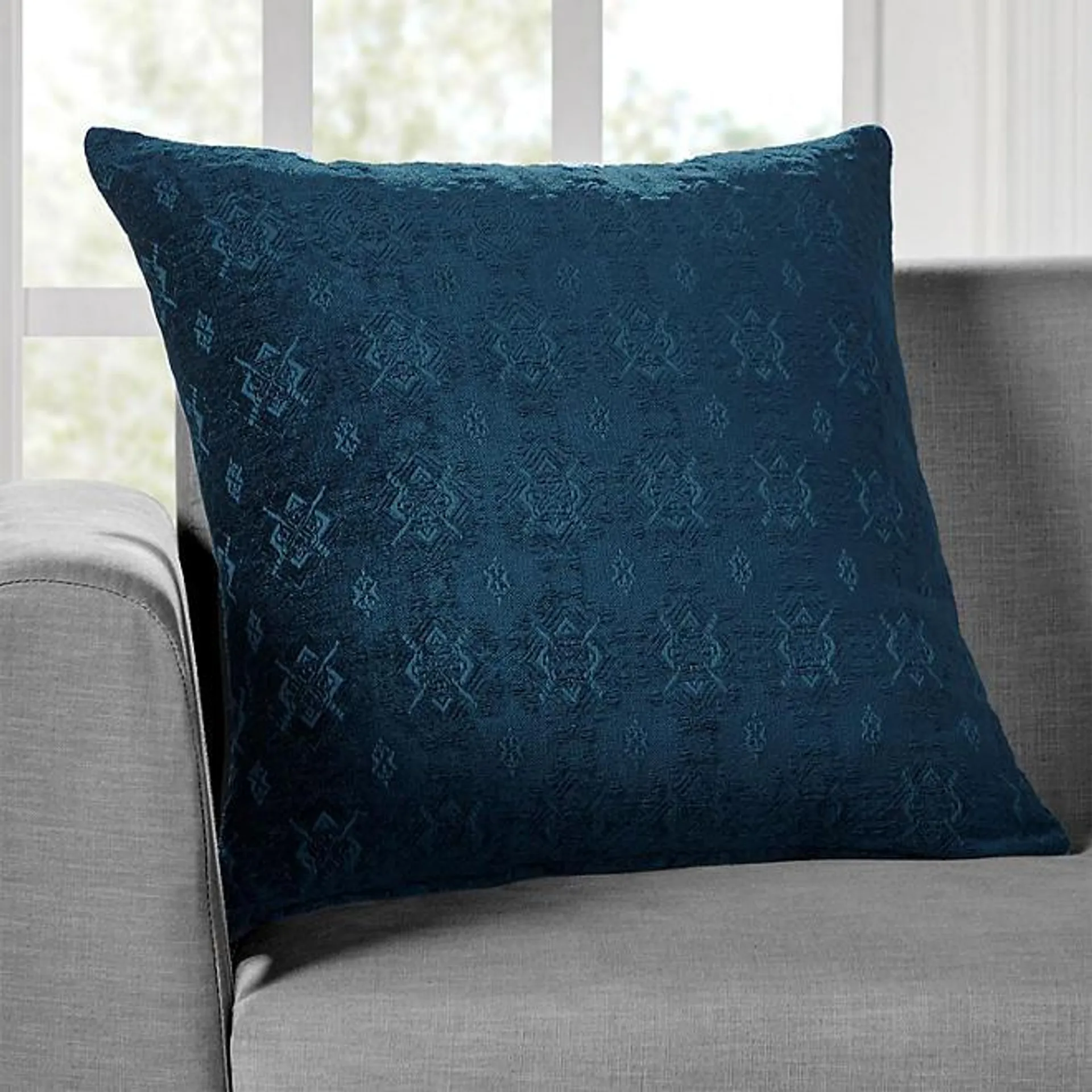 Member's Mark Archie Woven Diamond Decorative Pillow (Assorted Sizes)