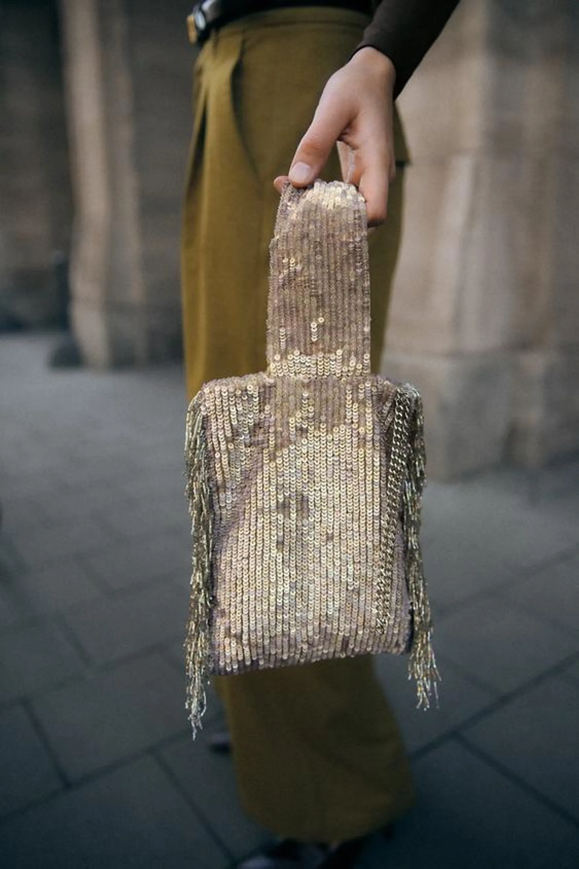 FRINGED SEQUIN MINI BUCKET BAG