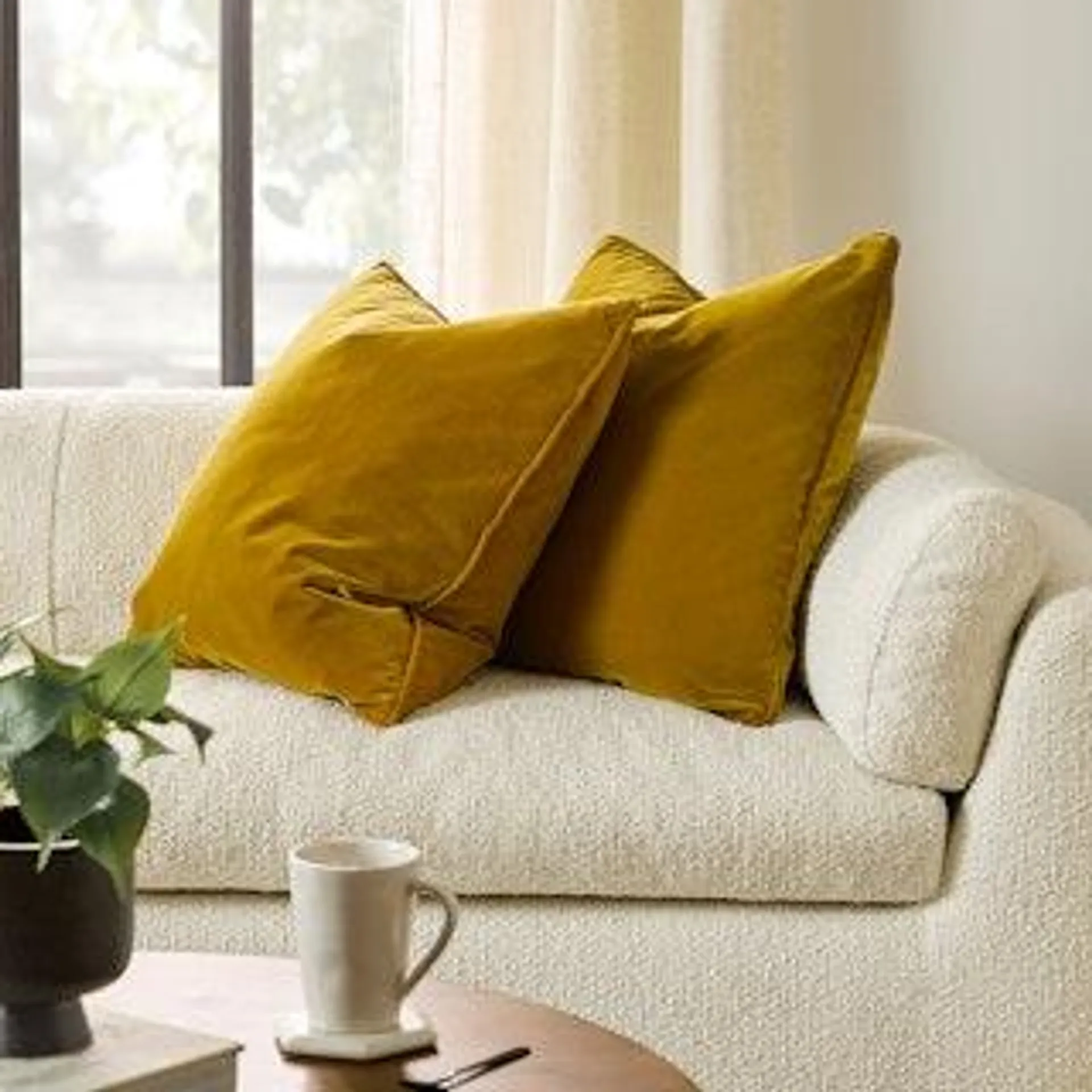 Lucca Yarrow Gold Pillow Set