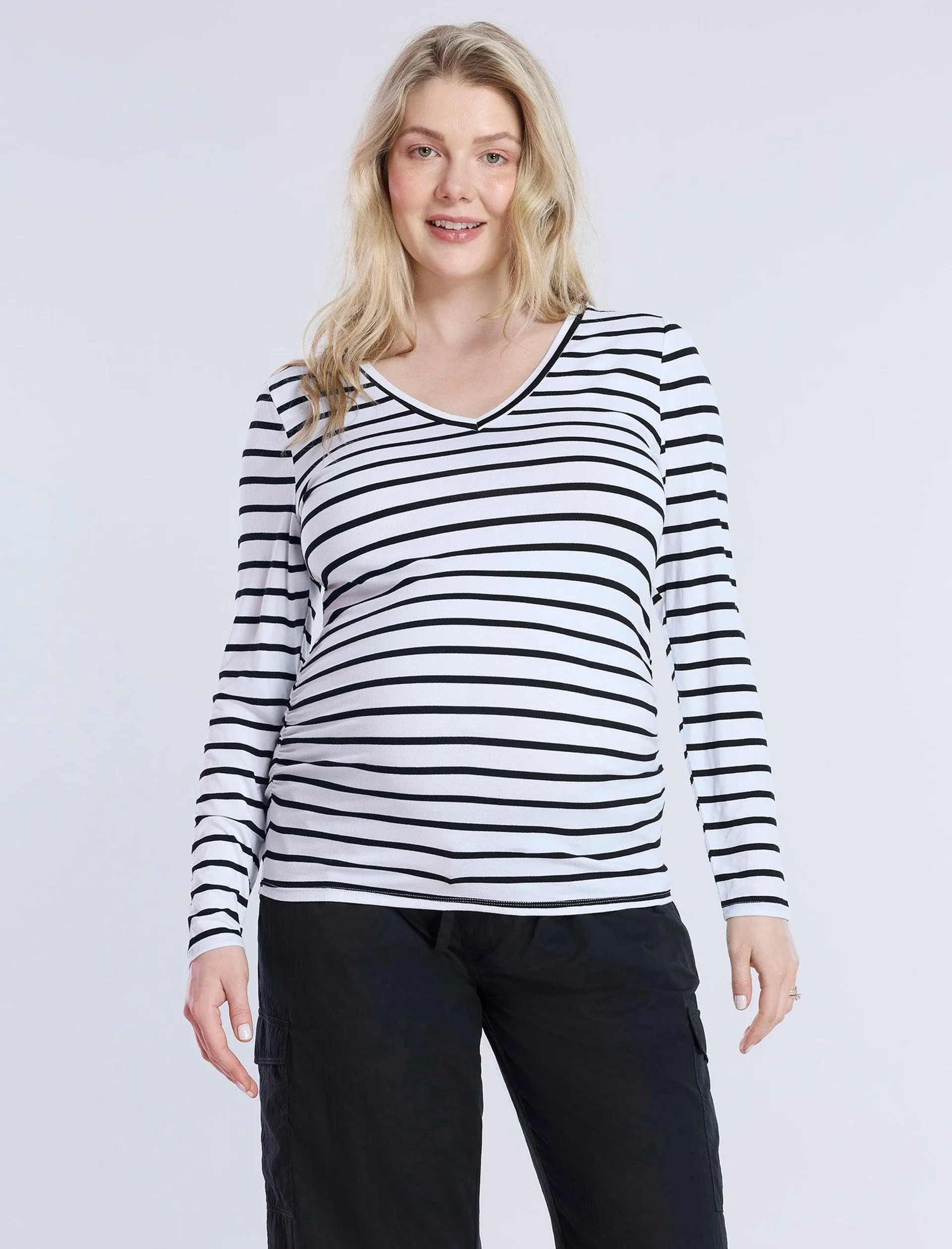 Side Ruched Long Sleeve V-Neck Maternity Tee