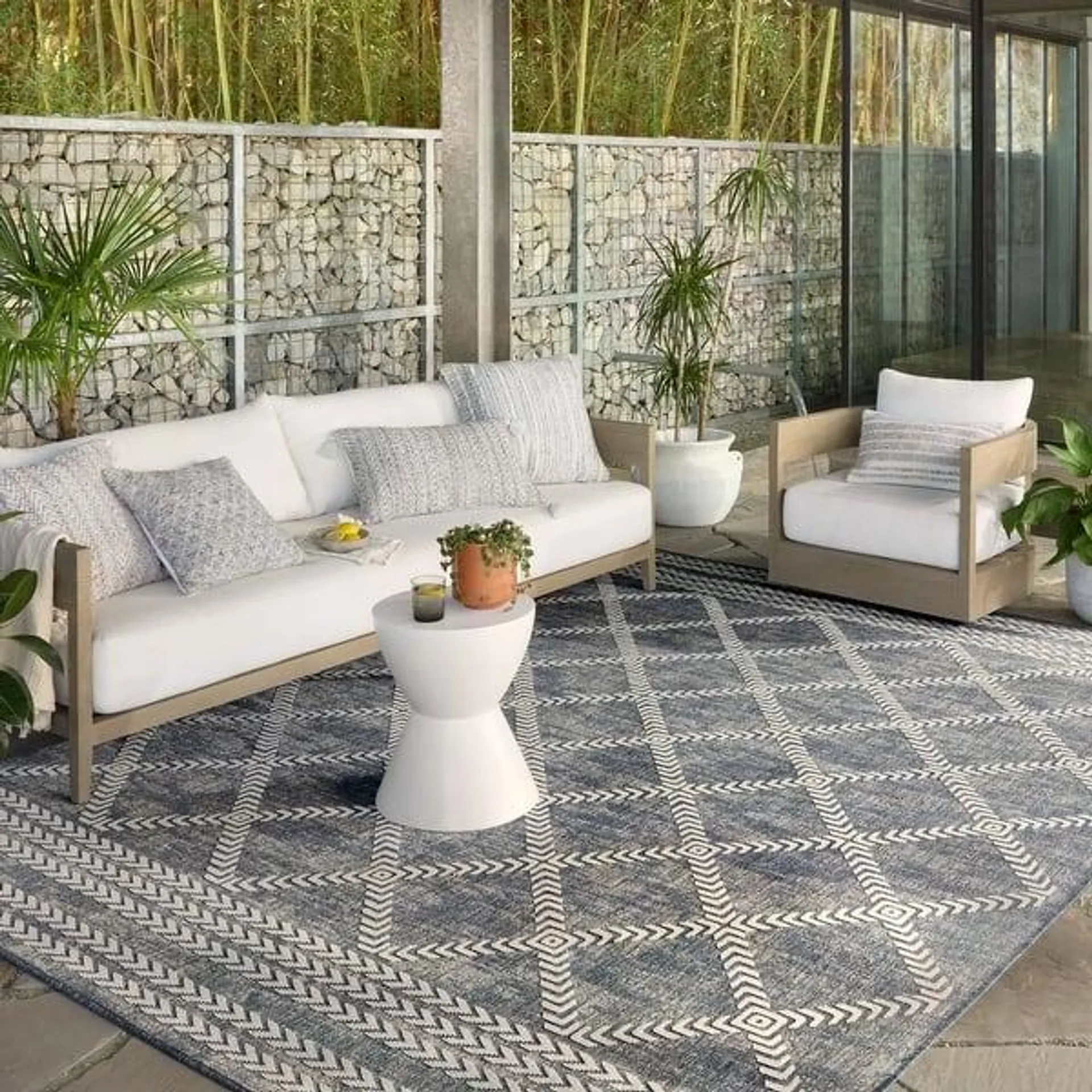 Alexander Home Renee Modern Trellis Indoor / Outdoor Rug