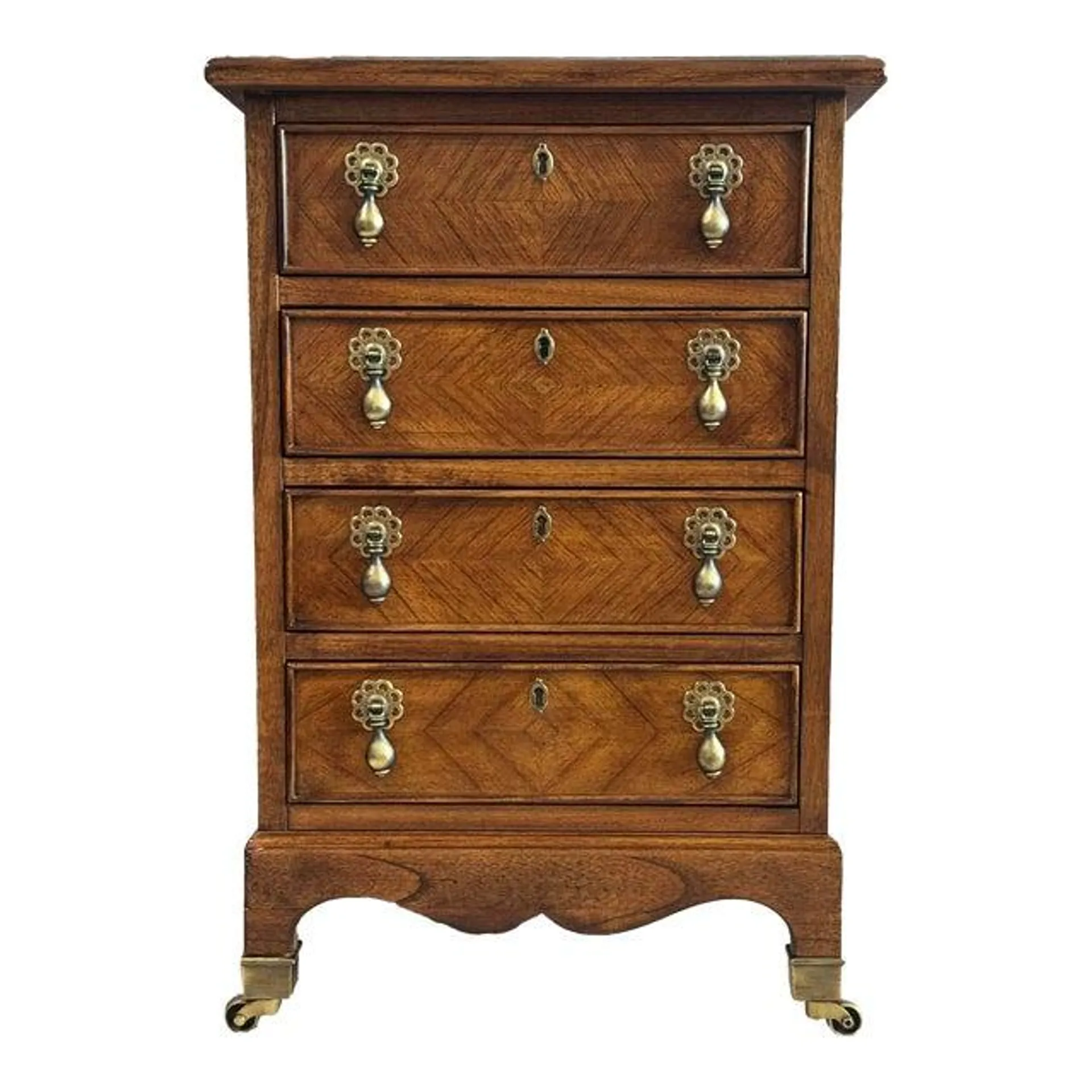 Late 20th Century Hekman Furniture Georgian Style Chest of Drawers