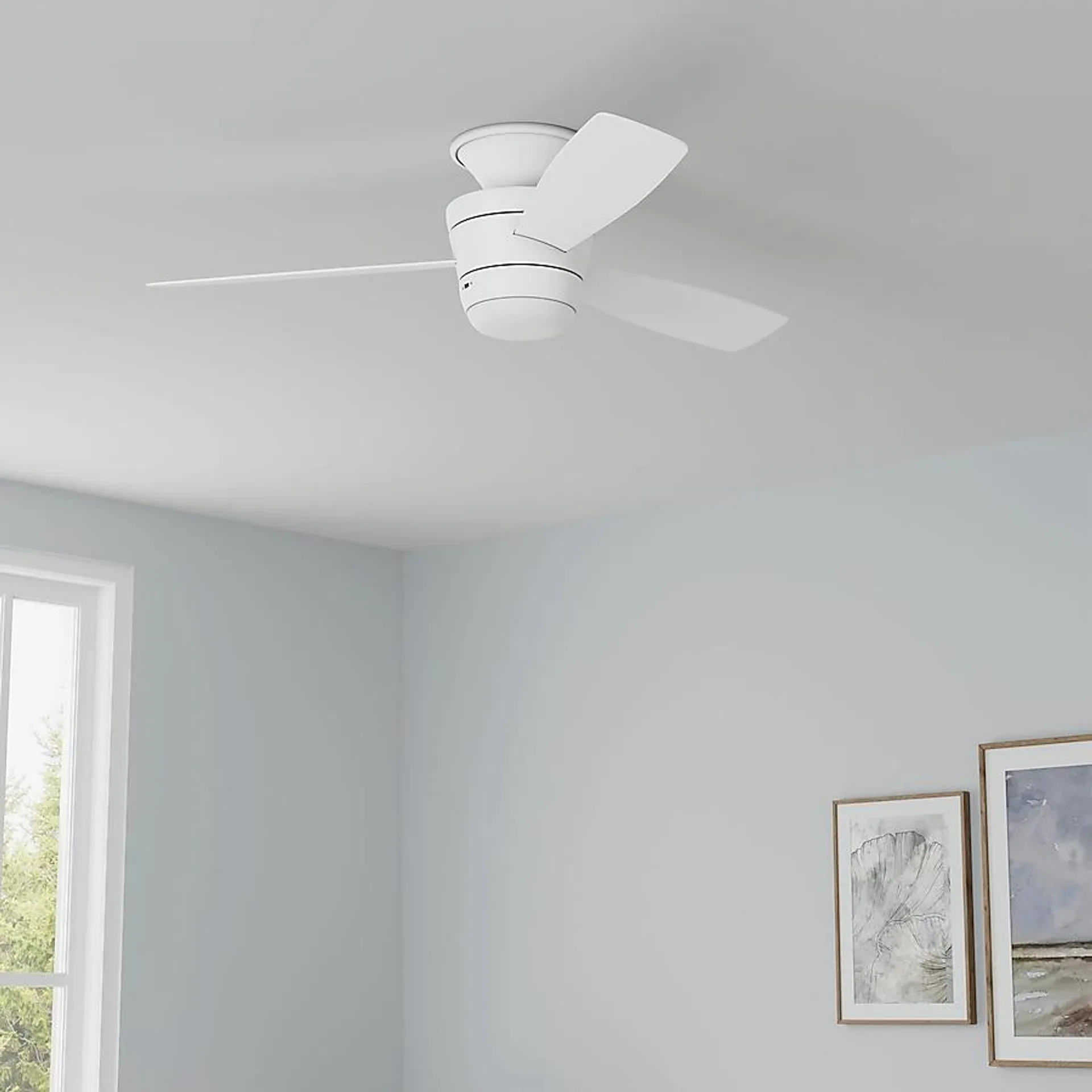 Harbor Breeze Mazon 44-in Integrated LED Flush Mount White with White/Driftwood Blades Ceiling Fan With Light - Remote Included ( 3 -Blade )