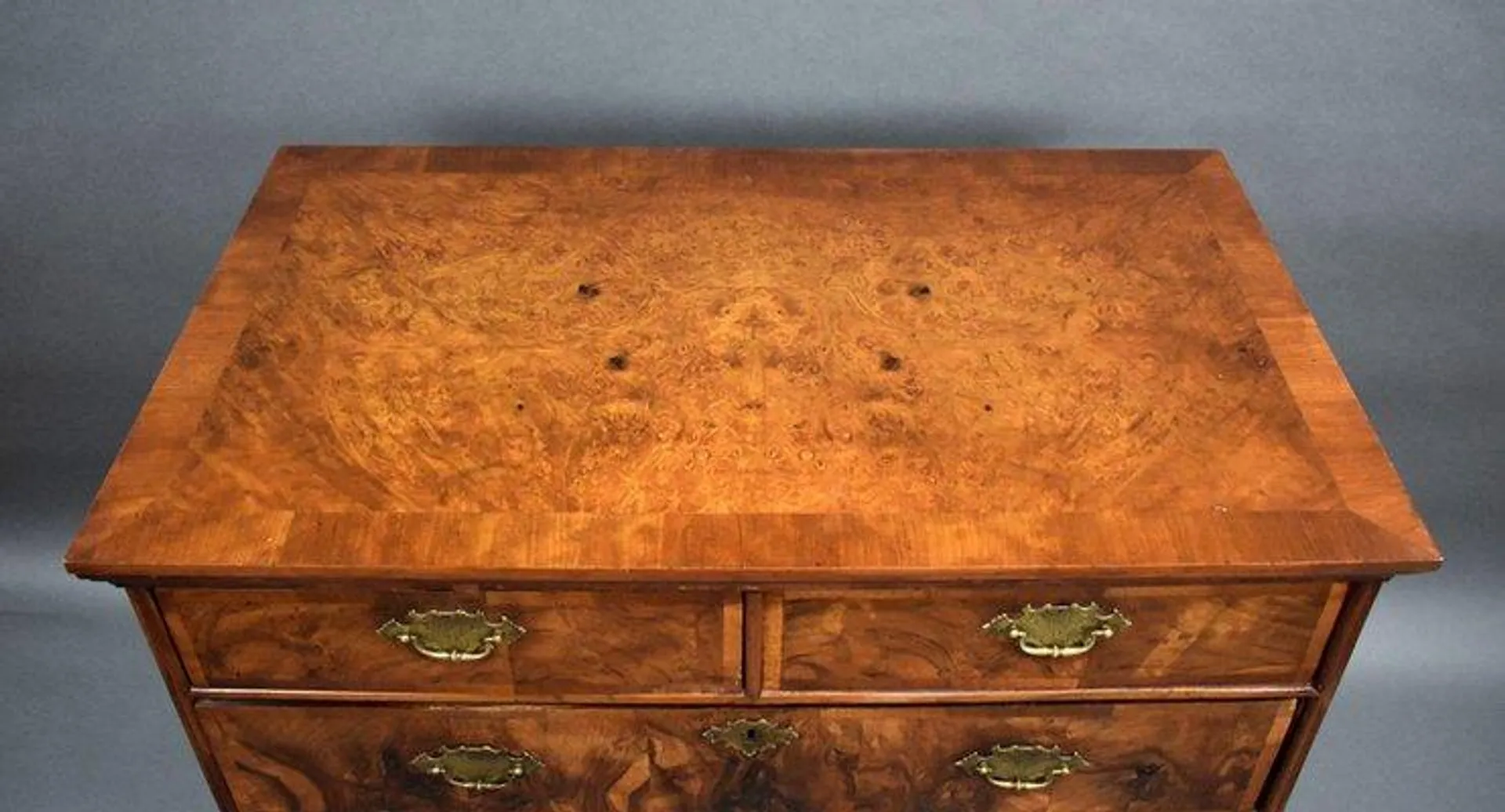 George II Burr Walnut Chest of Drawers, 1730