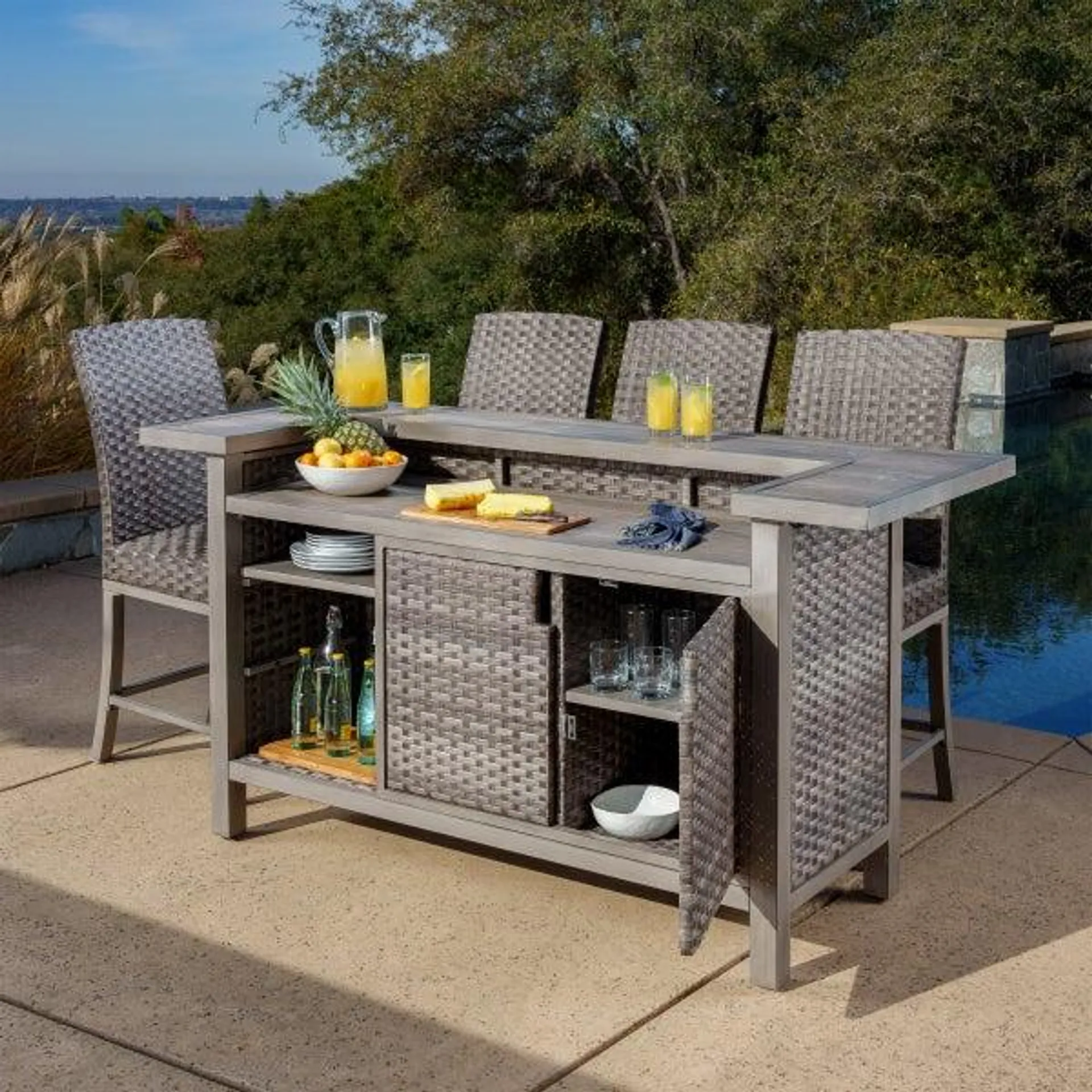 SunVilla Taylor 5-piece Outdoor Bar Set