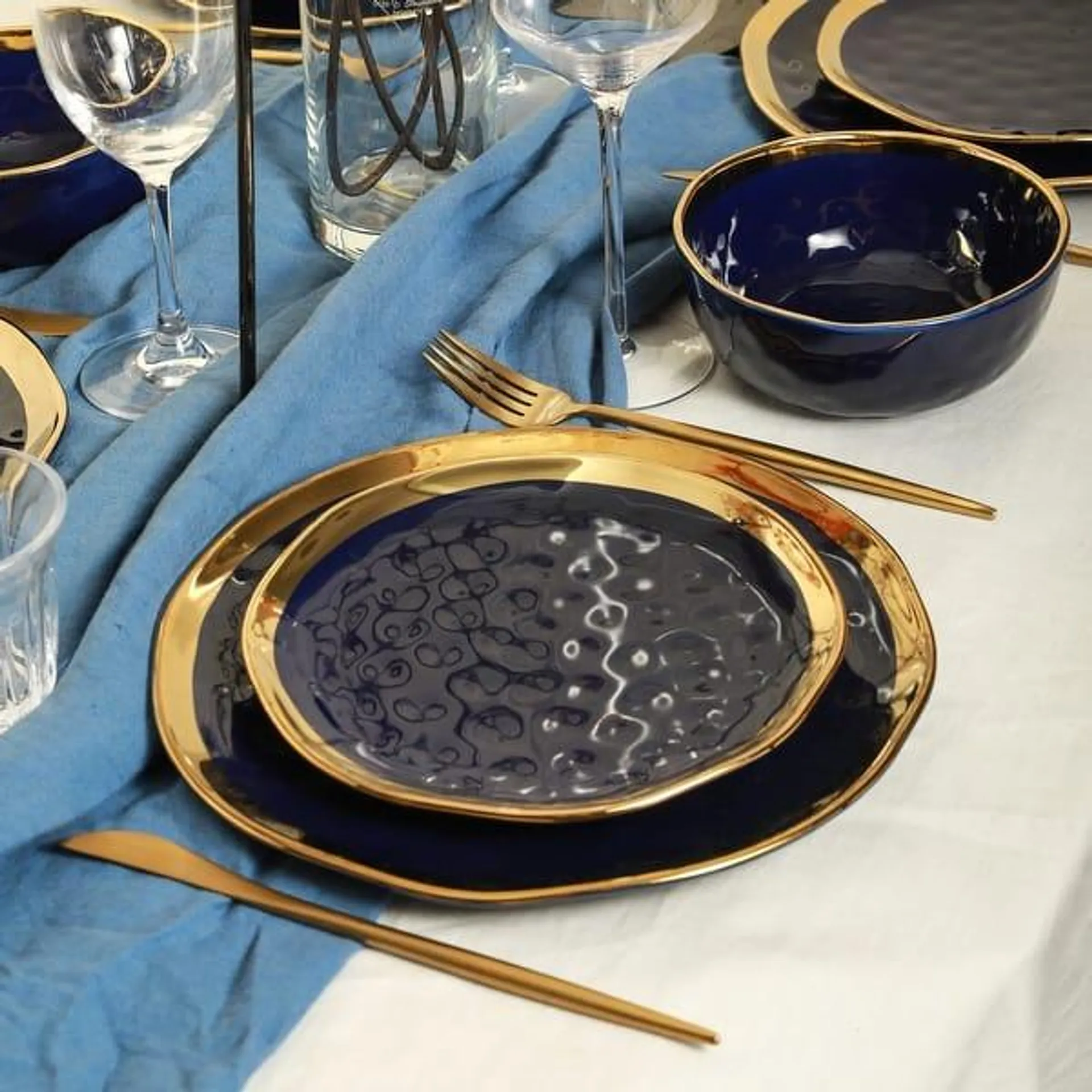 Stone Lain Porcelain Gold Halo Dinnerware Set