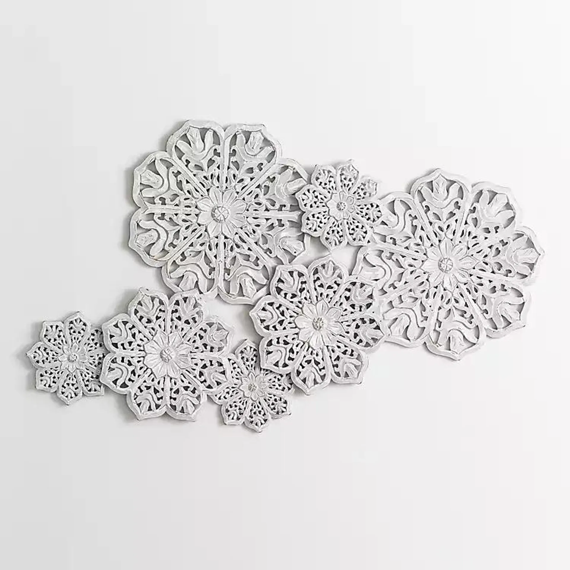 Graywashed Wood Scalloped Floral Wall Plaque