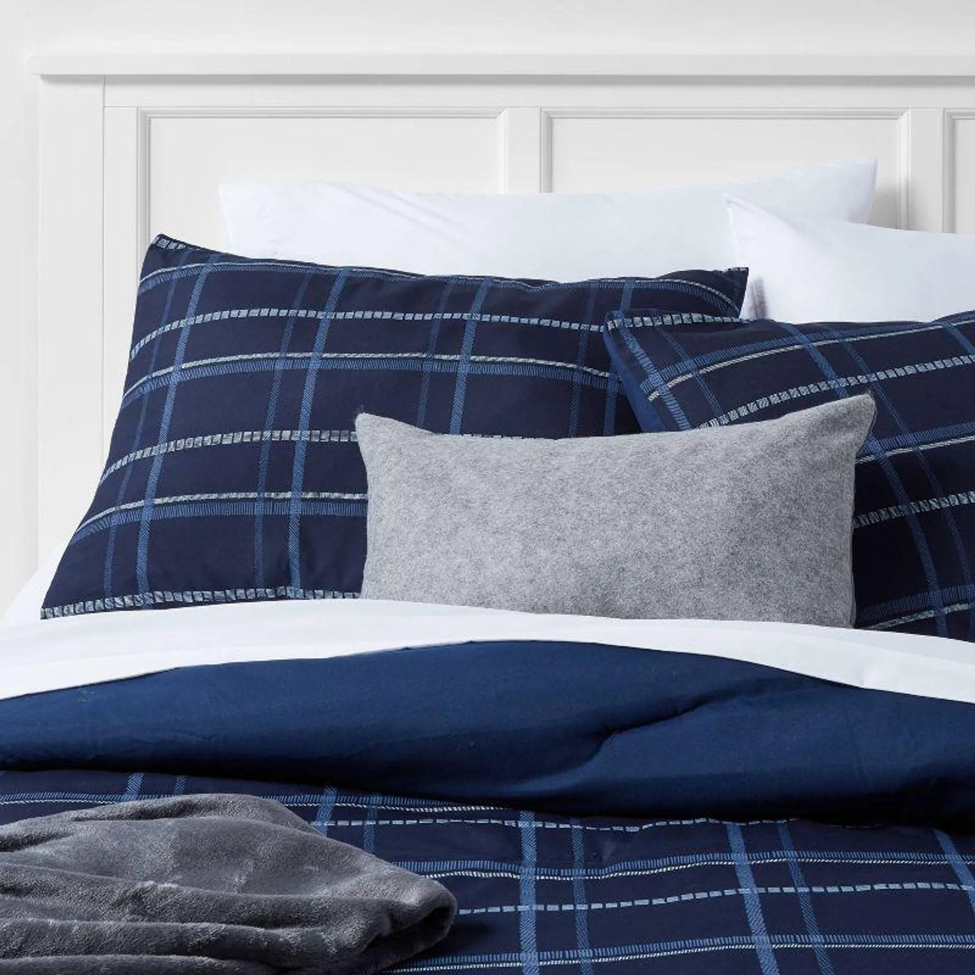 Grid Print Reversible Decorative Comforter Set with Throw - Room Essentials™