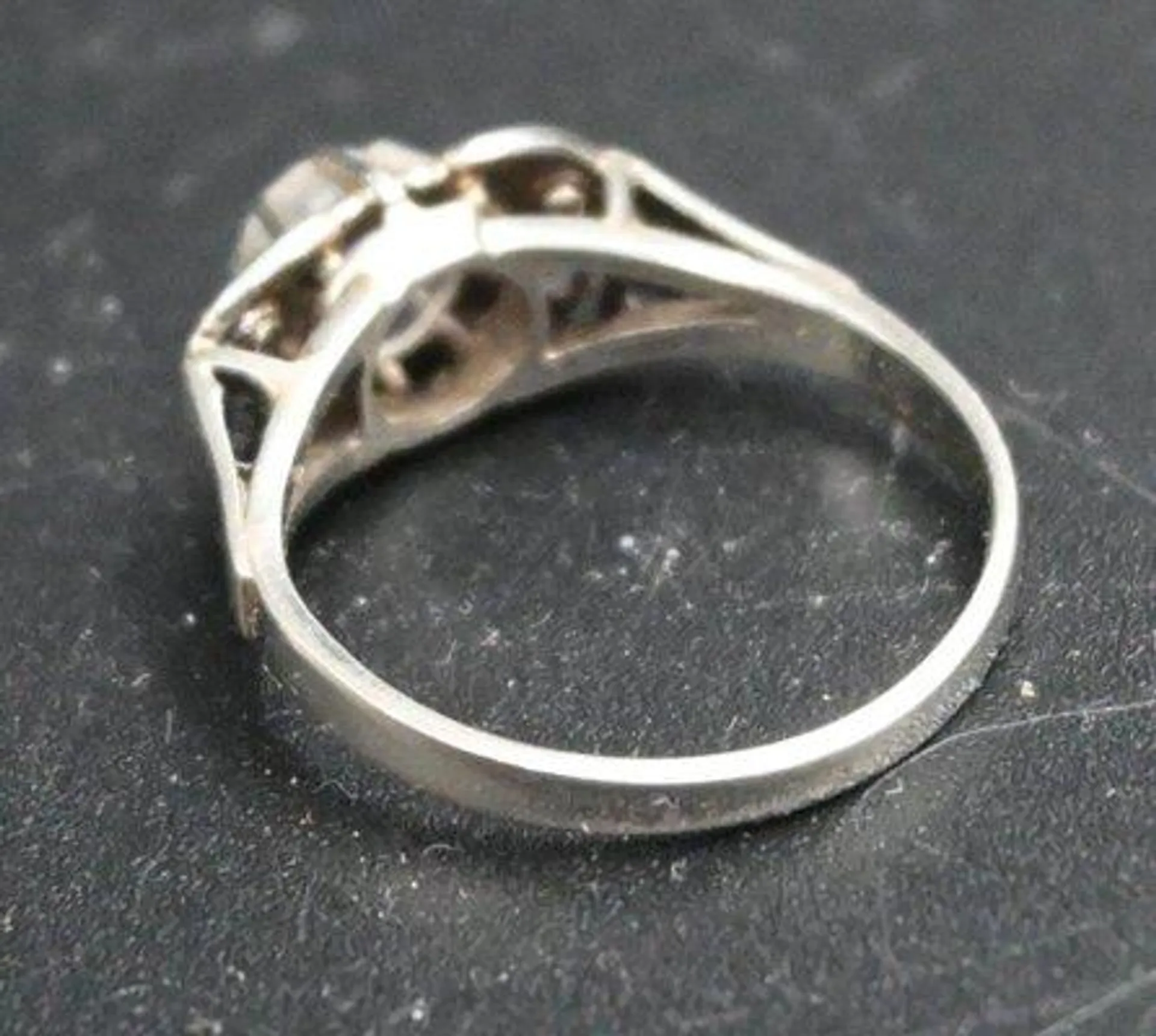 18k White Gold Ring with Diamonds