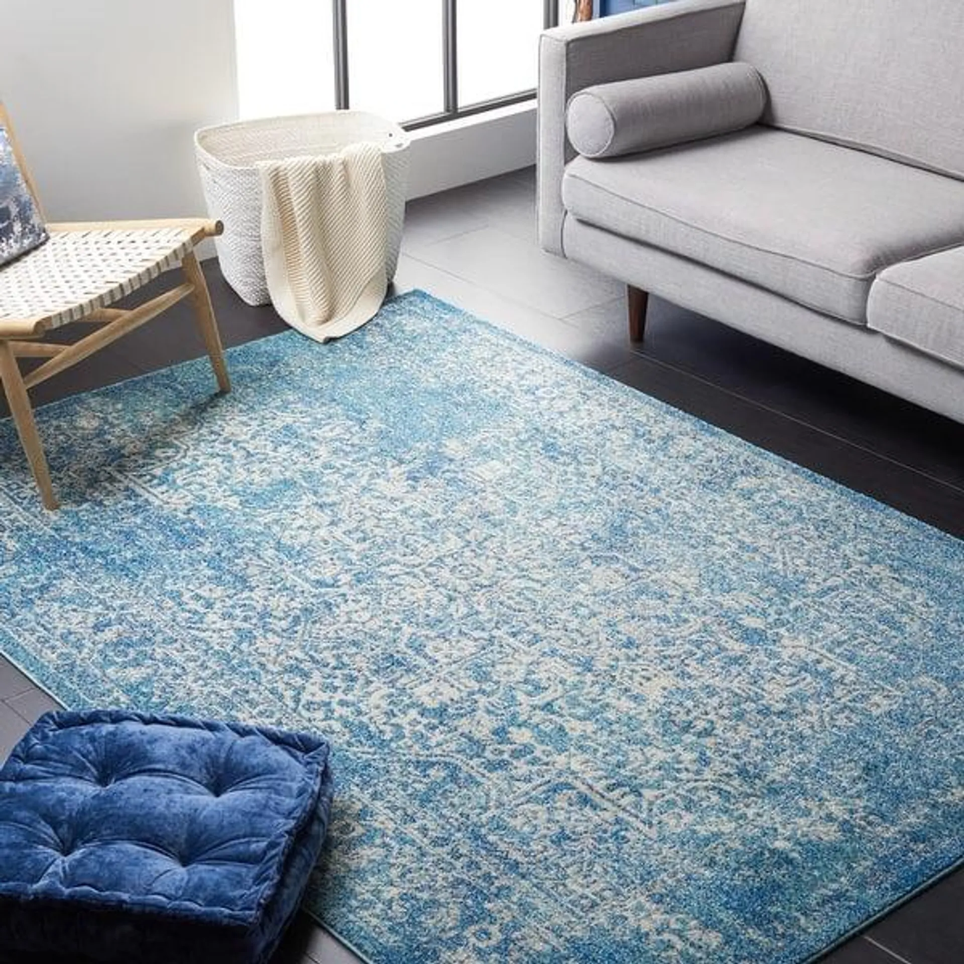 SAFAVIEH Evoke Quinn Vintage Distressed Rug