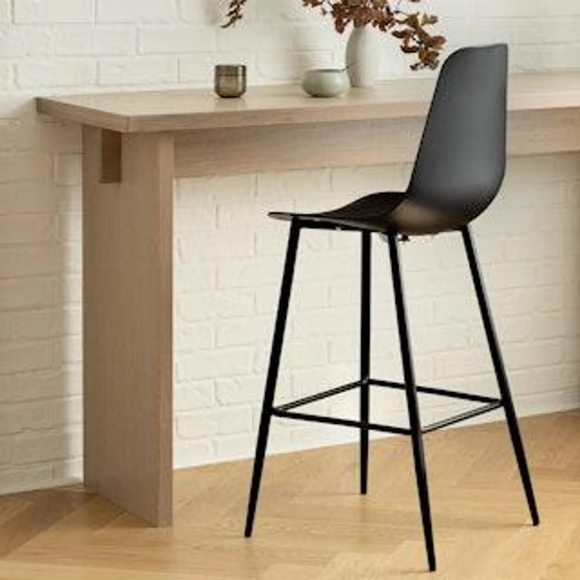 Svelti Bar Stool - Pure Black