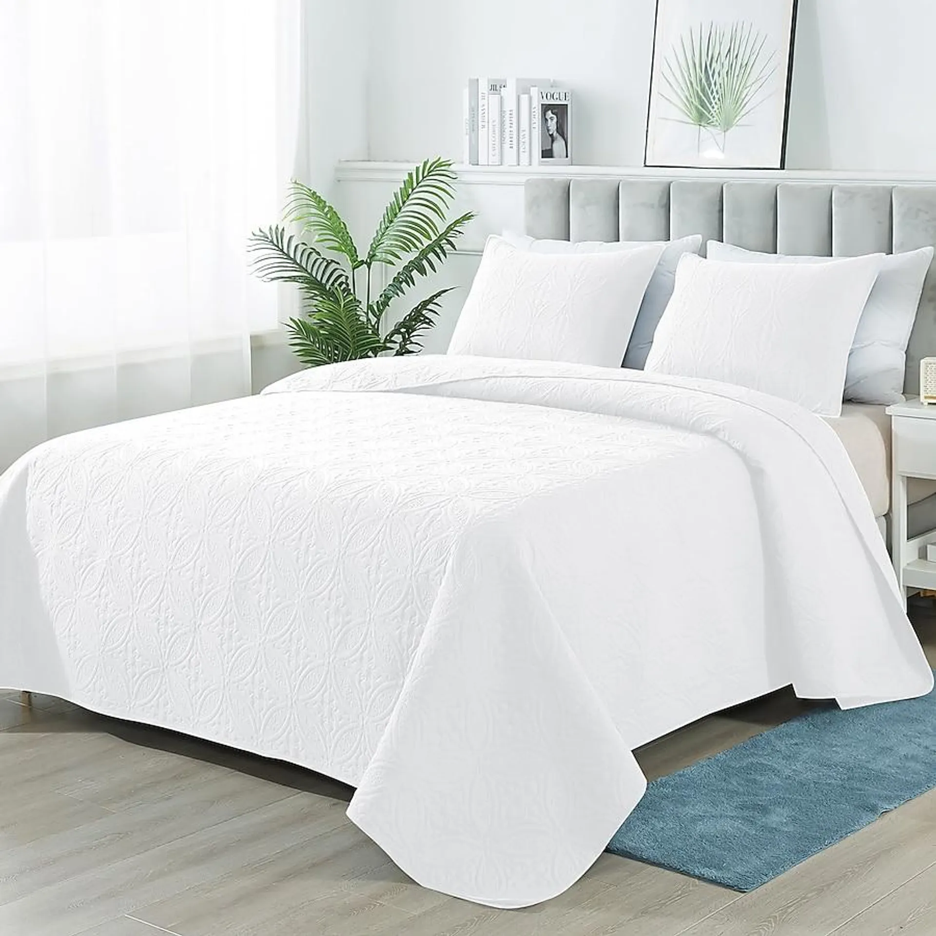 JEAREY White Geometric Reversible Queen Quilt Microfiber