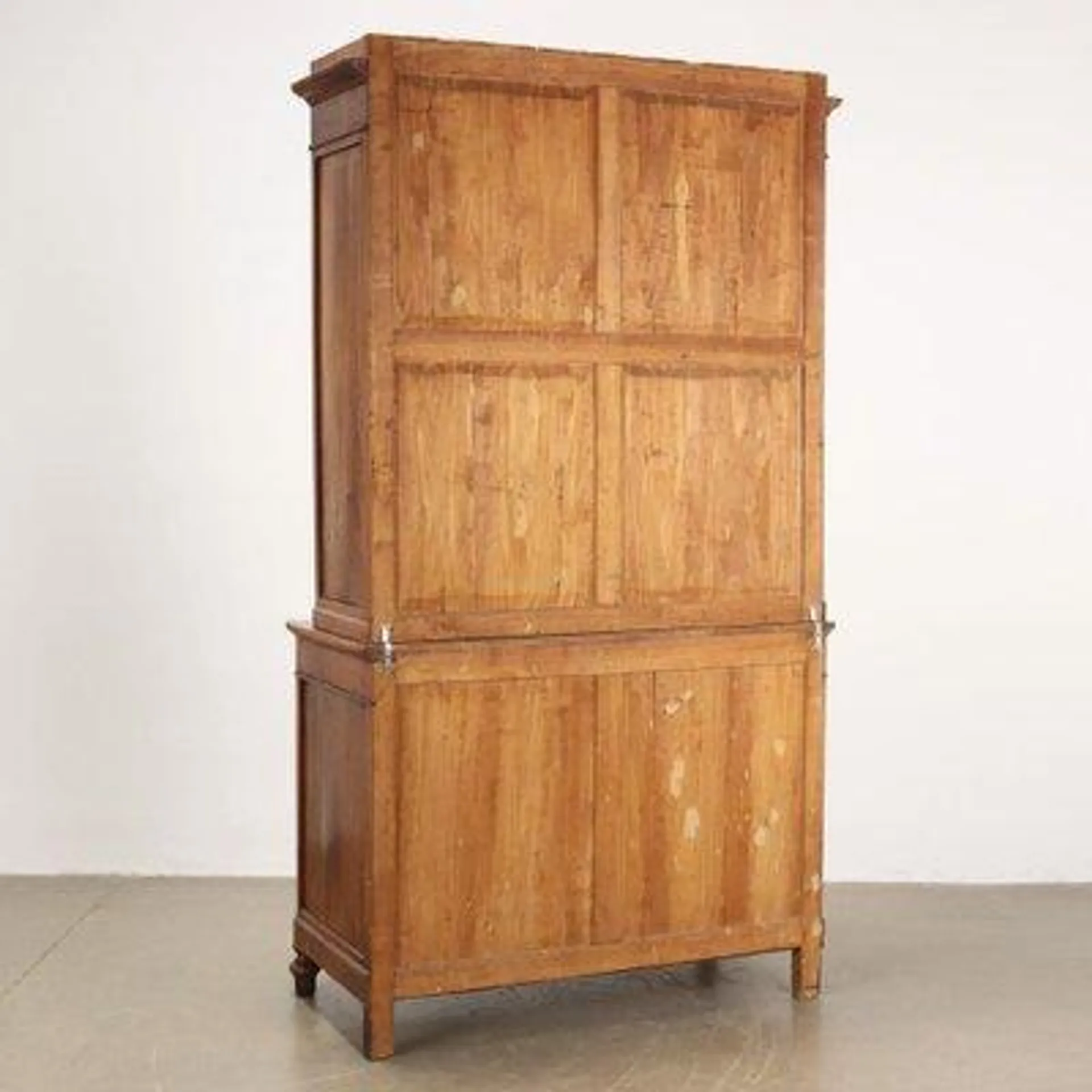 18th Century Walnut Cupboard Umbertino with Drawers, Italy