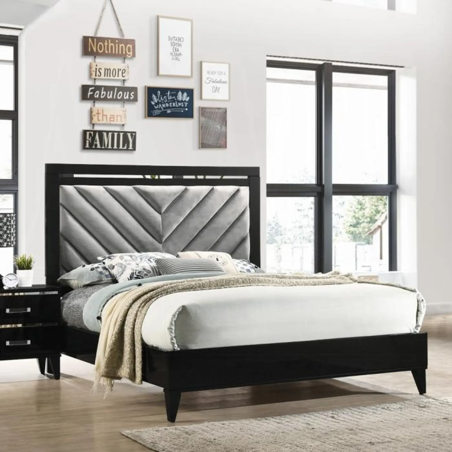 Chelsie Queen Bed