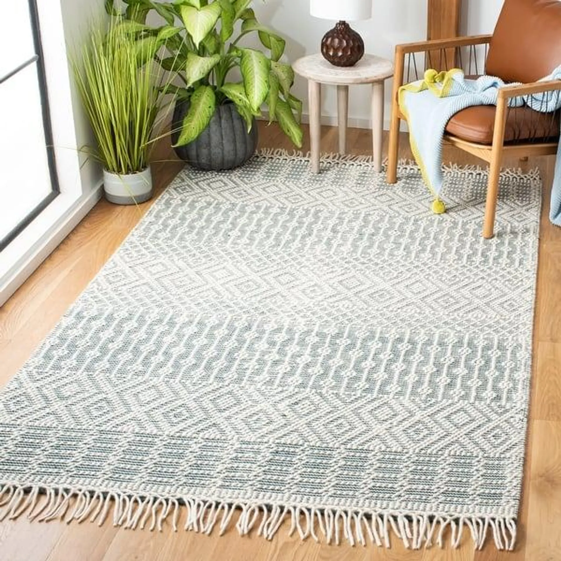 SAFAVIEH Handmade Natura Chiang Wool Fringe Rug