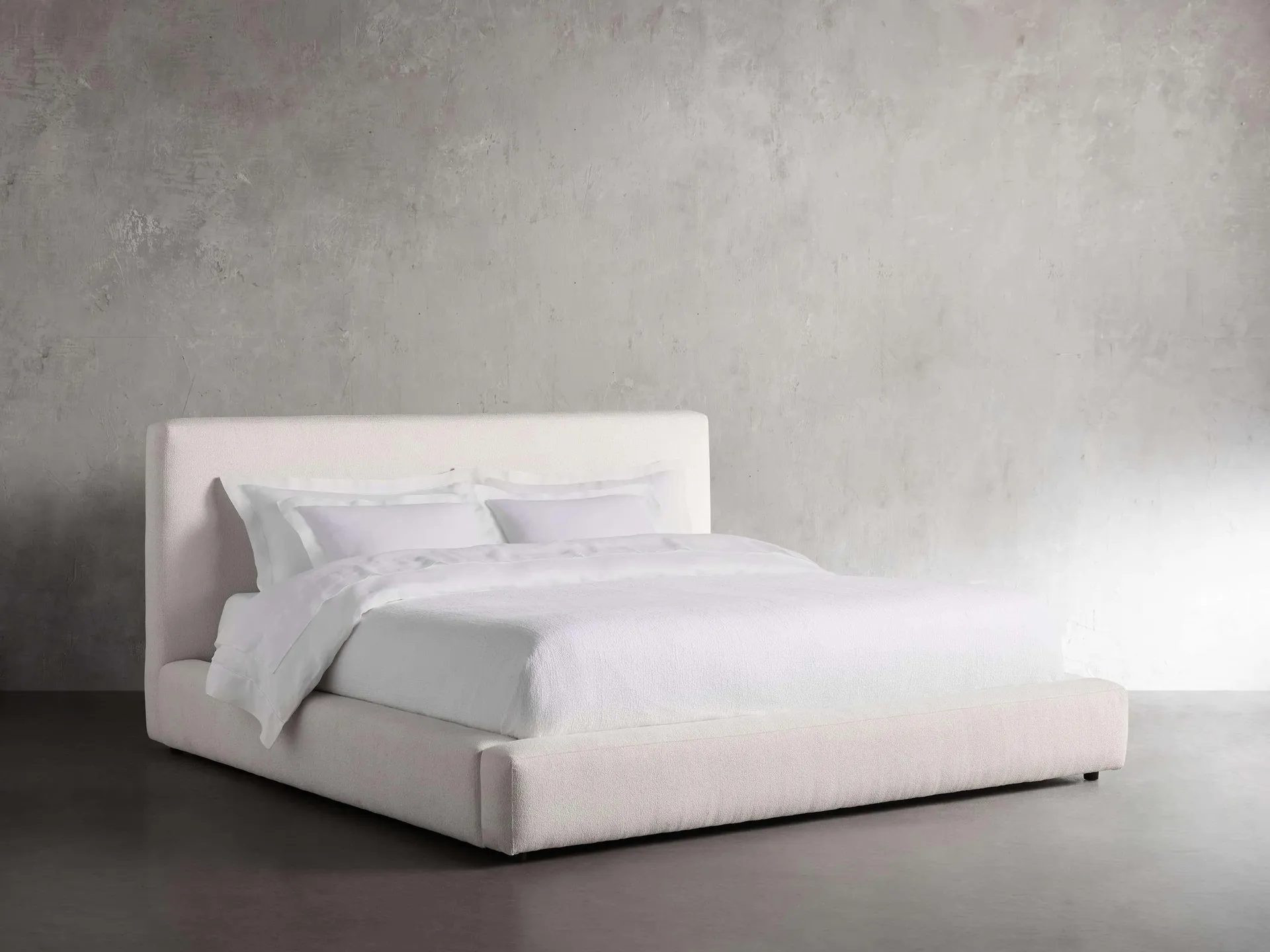 Lago Bed in Julia Natural