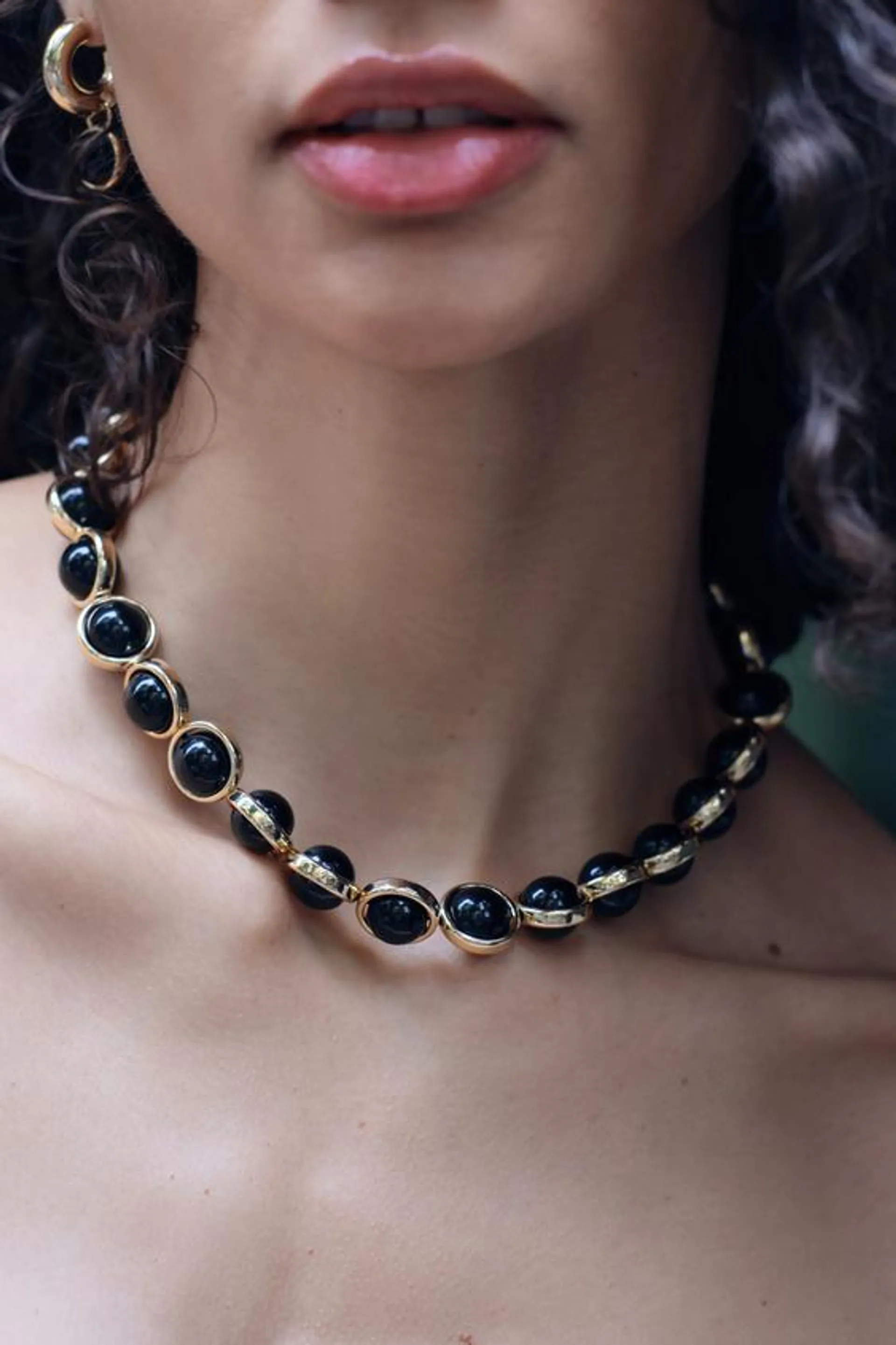 METAL SPHERES NECKLACE