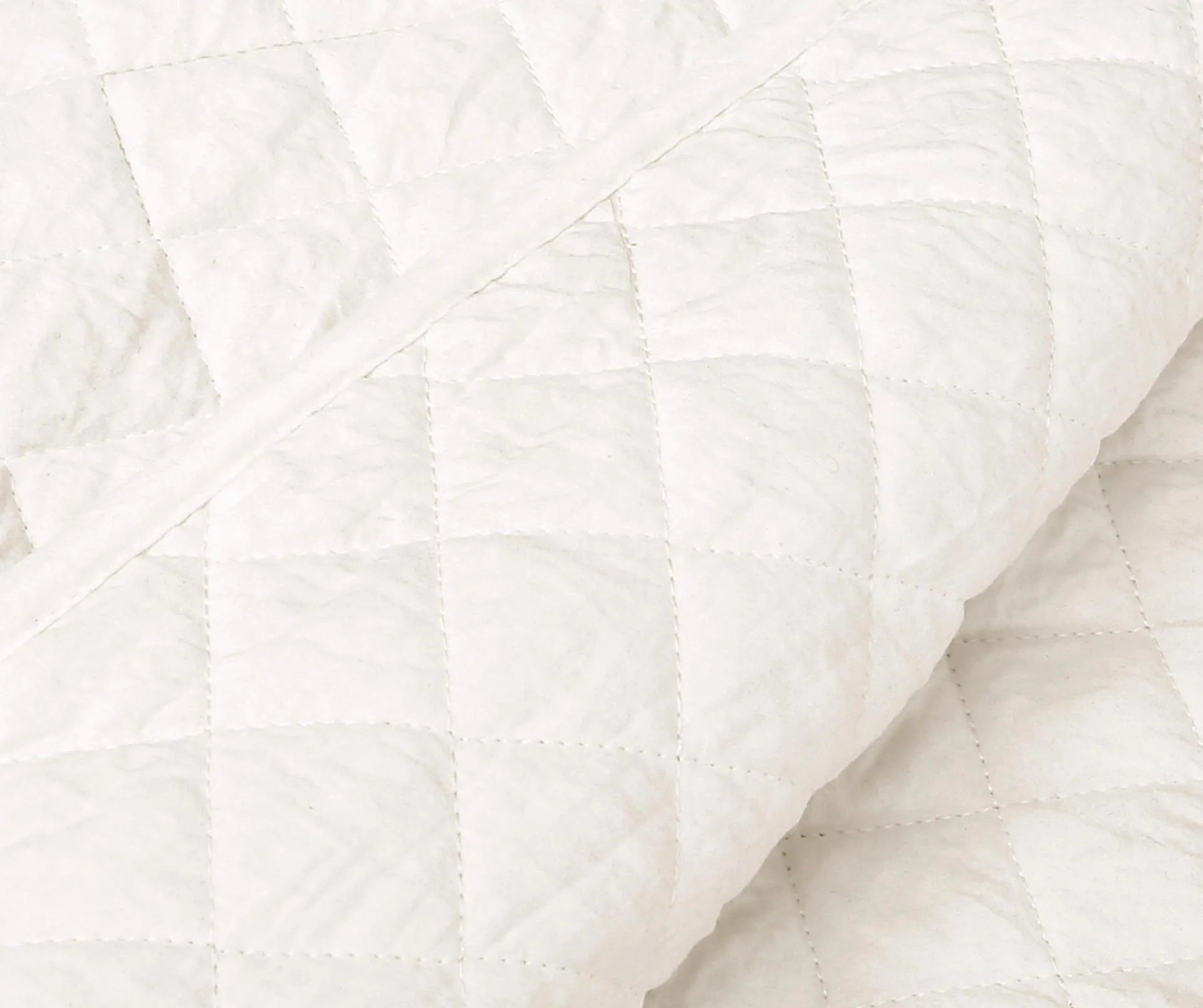 Ava White Diamond-Quilted King 3-Piece Quilt Set