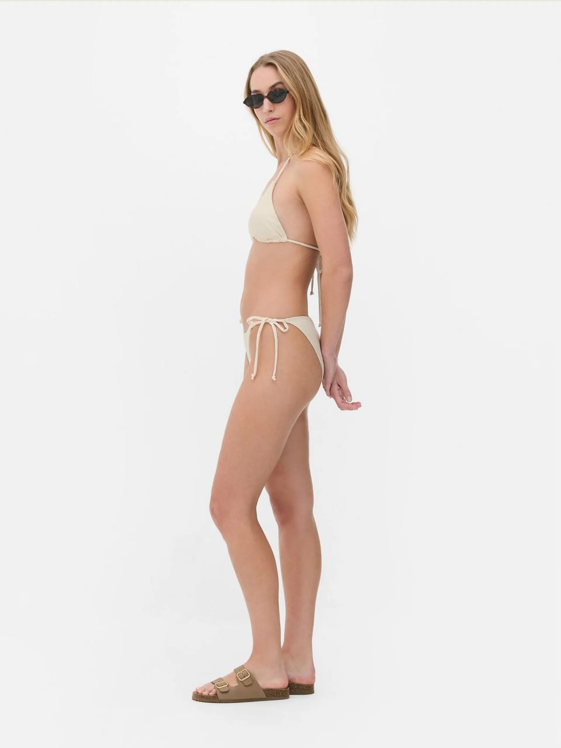 Geripptes Triangel-Bikinitop