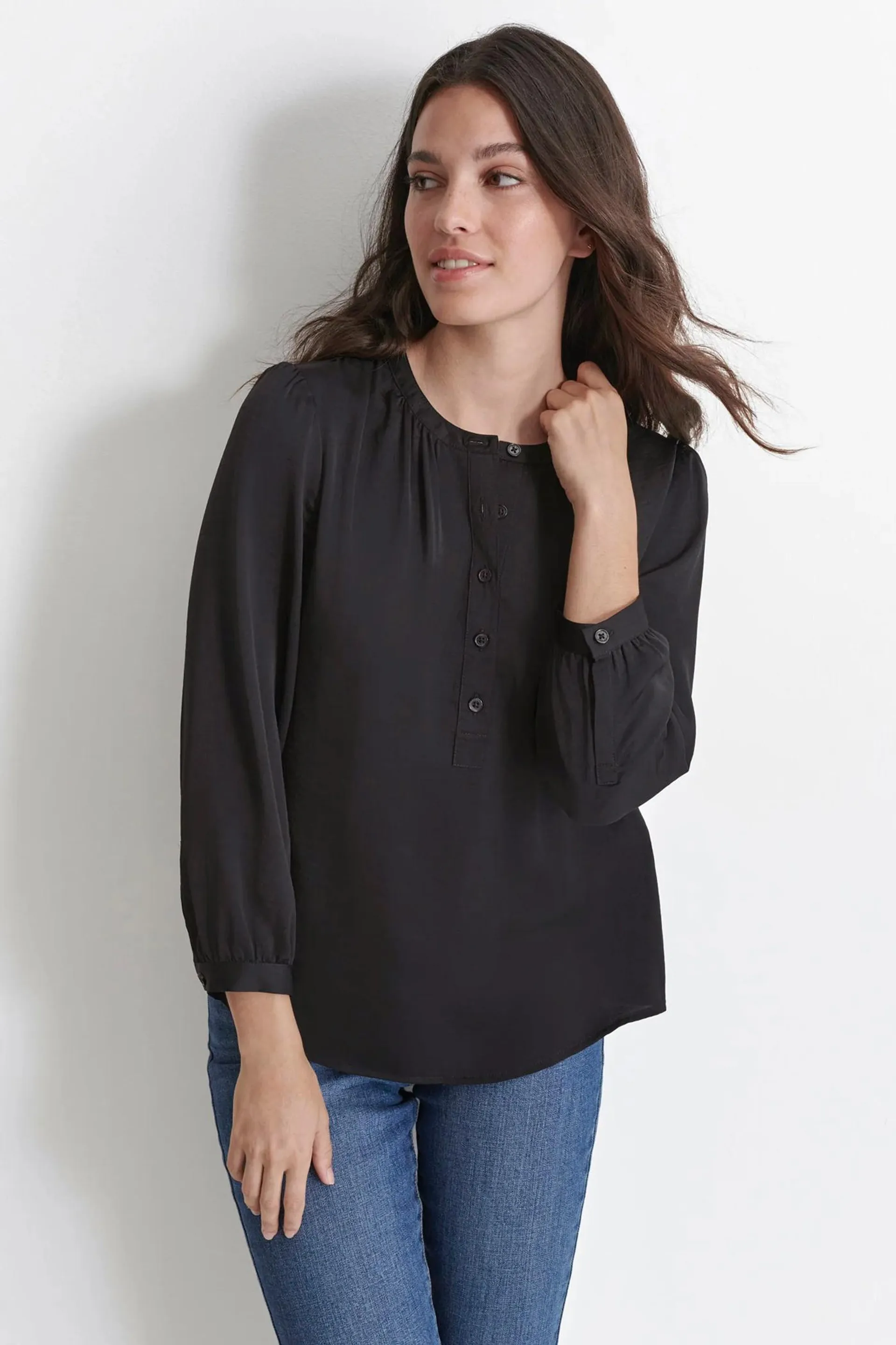 JEWEL NECKLINE BUTTON HENLEY