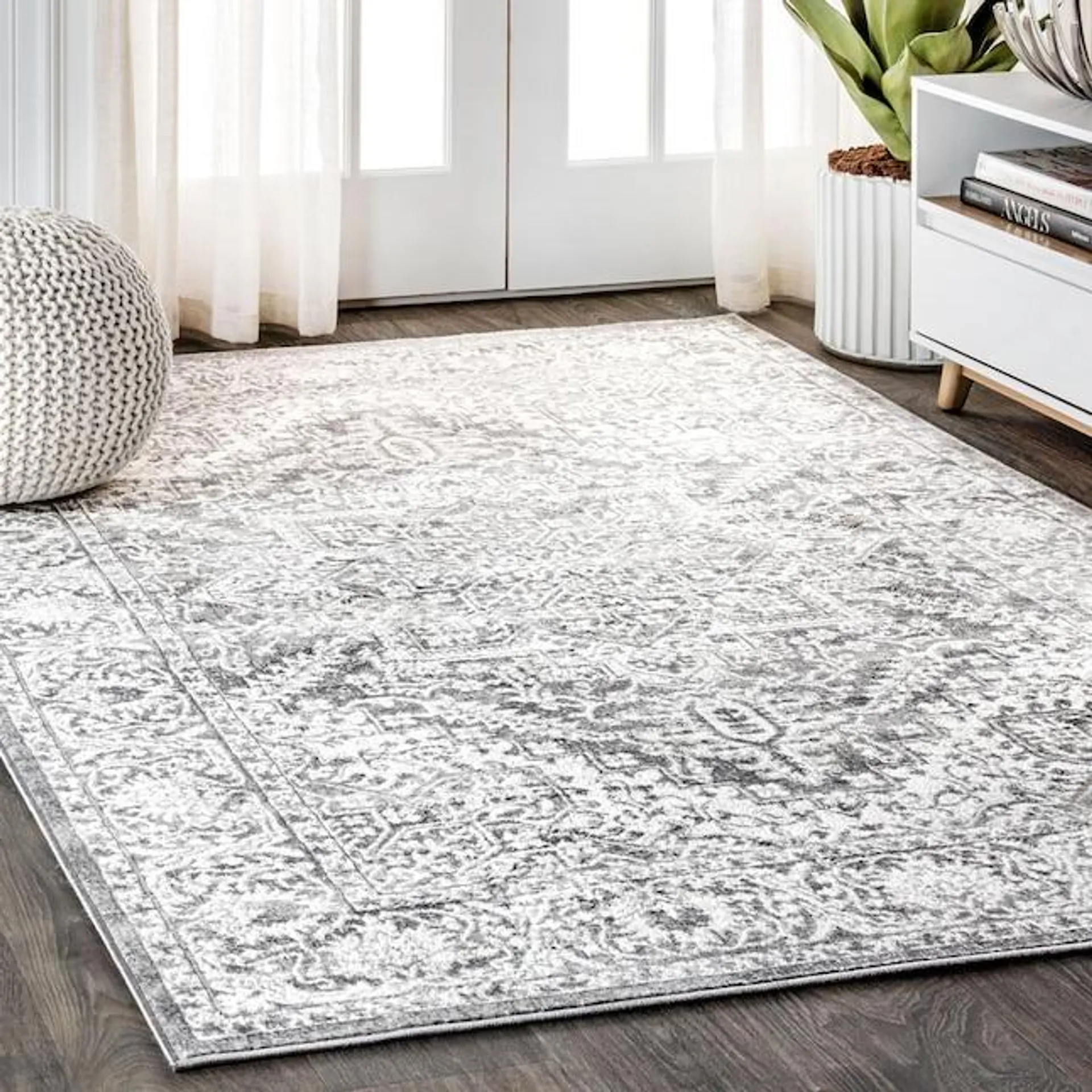 JONATHAN Y MODERN PERSIAN 8 X 10 (ft) Light Grey Indoor Medallion Persian Area Rug