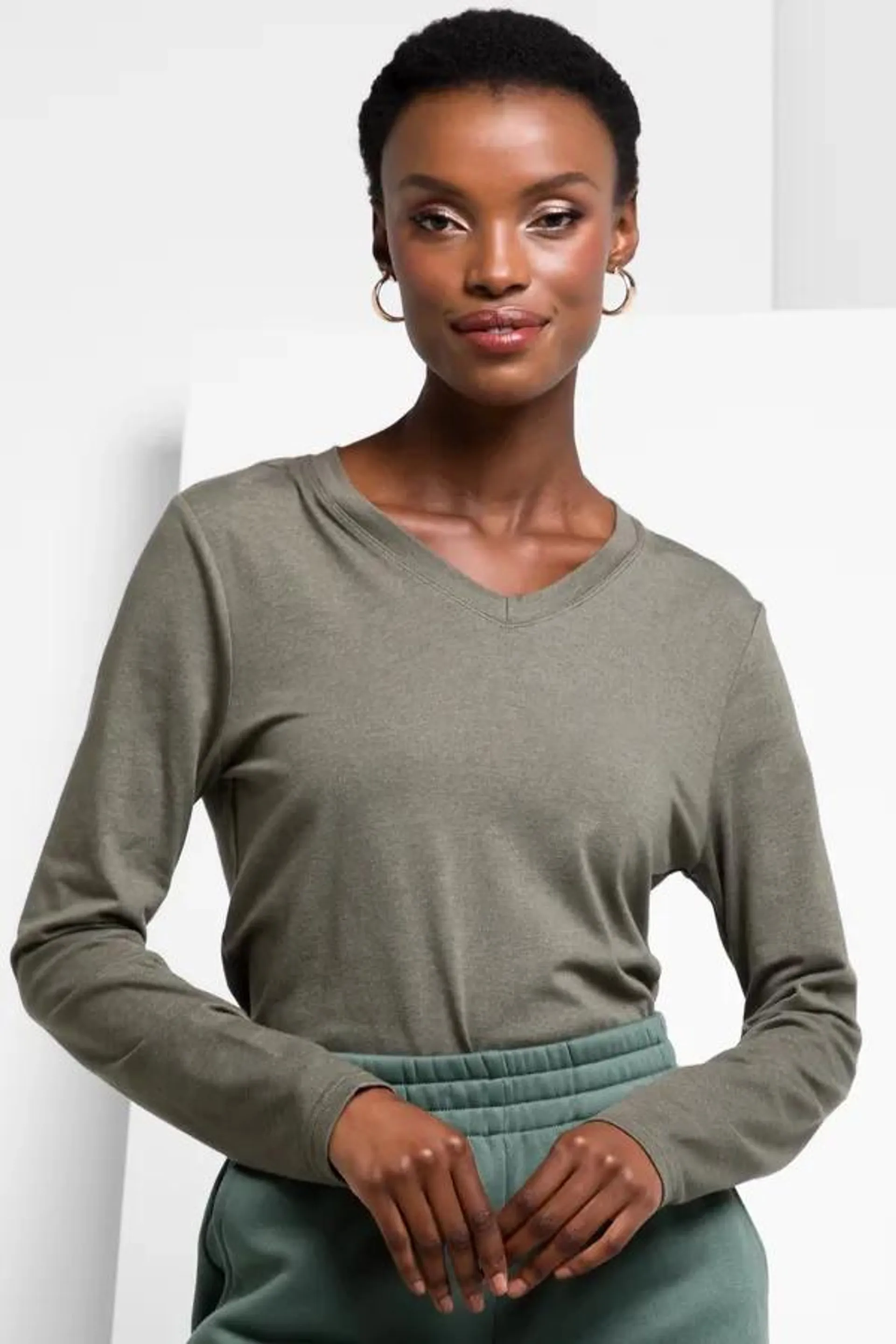 Long sleeve v-neck t-shirt olive green