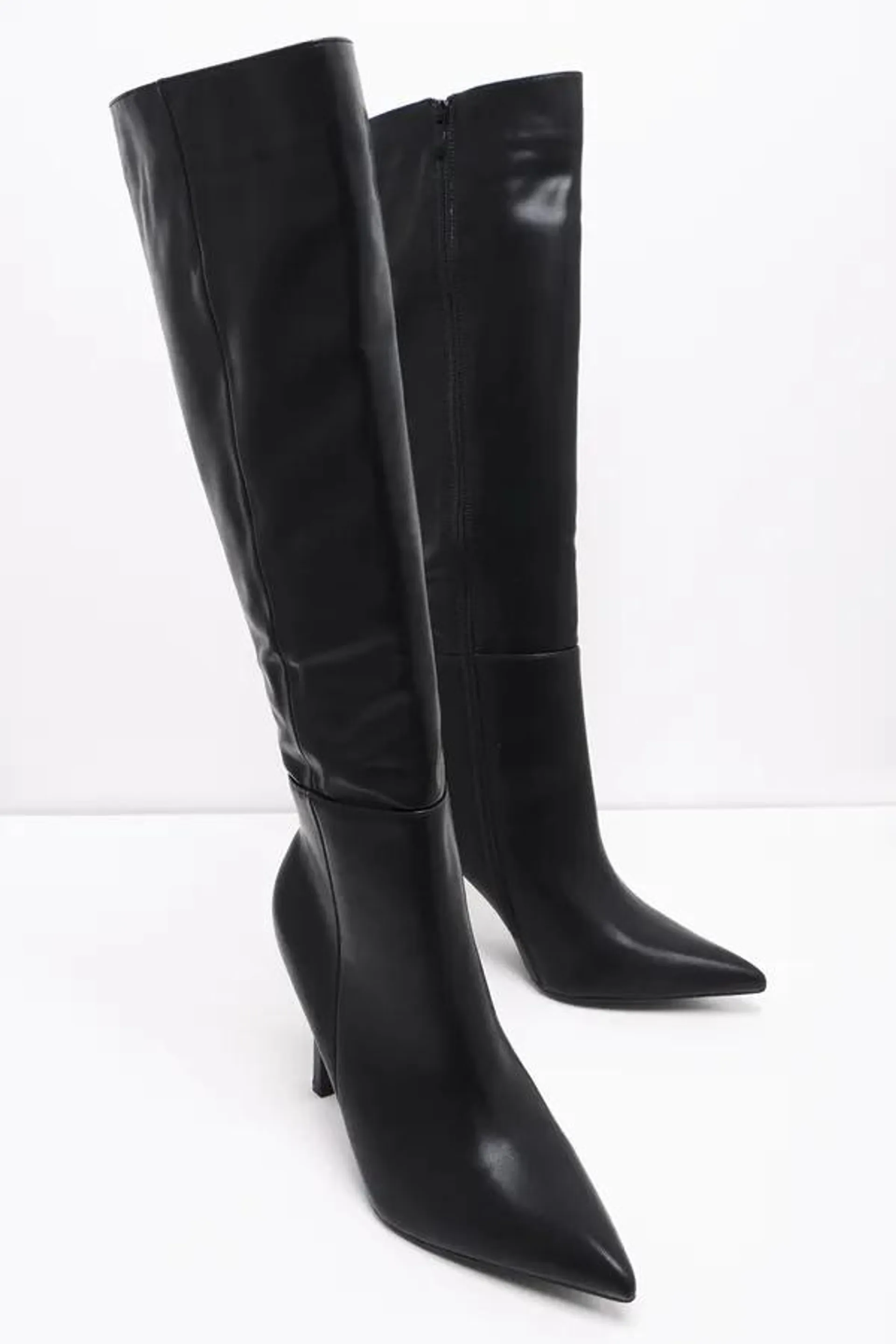 Pointy long boot black