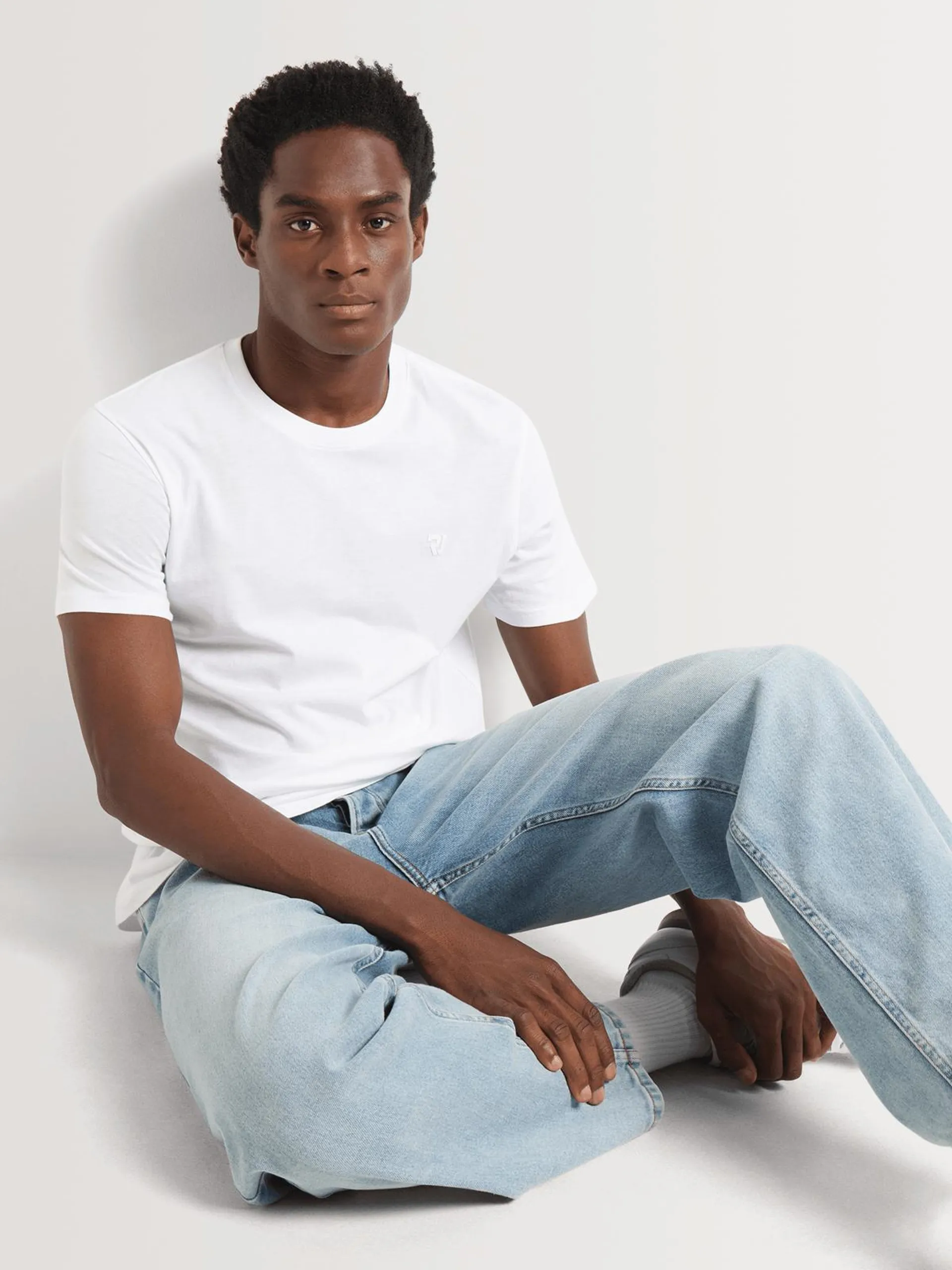 Men's Relay Jeans Updated Basic Crew Neck White T-Shirt