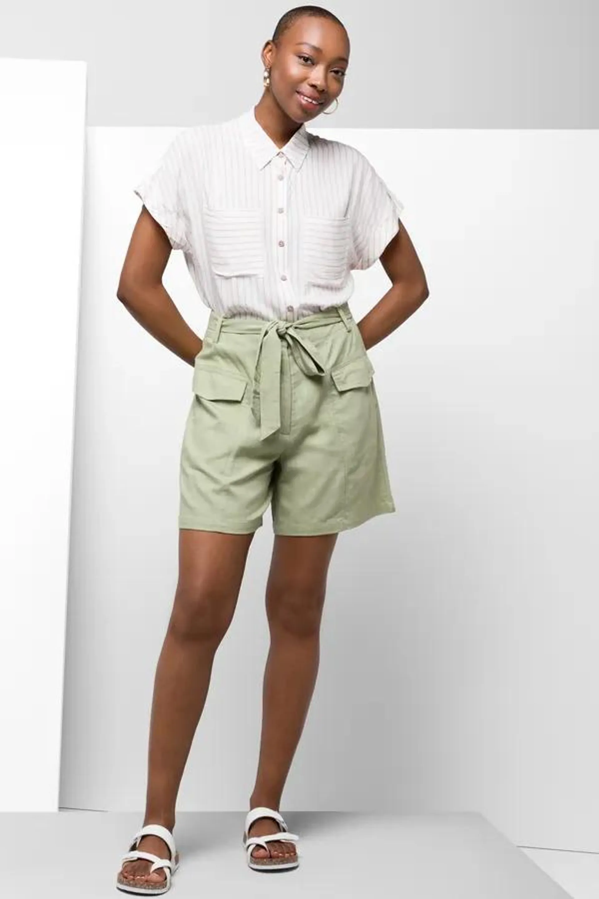 Bermuda shorts green