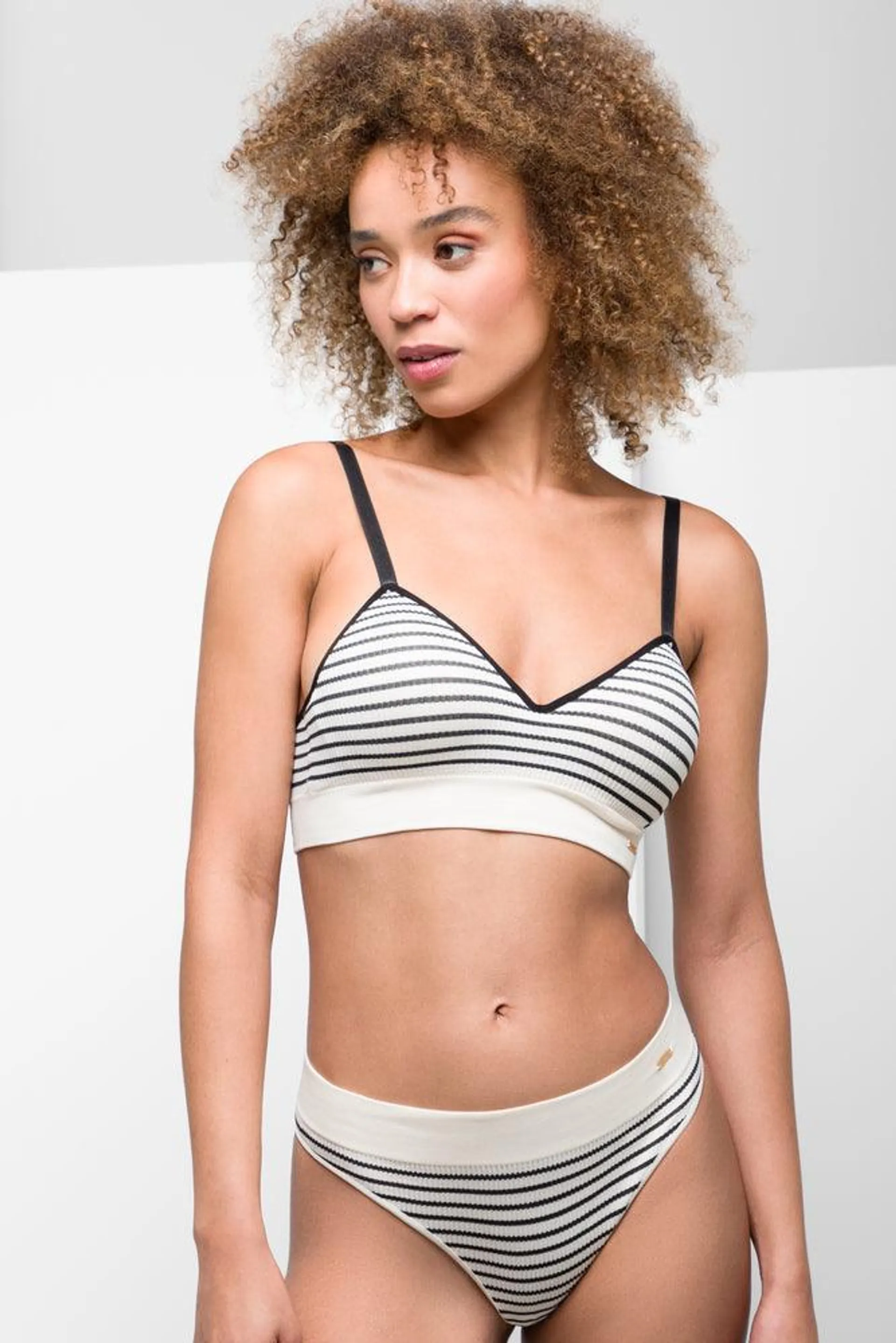 Stripe Rib Seam-Free Bralette Black & Cream