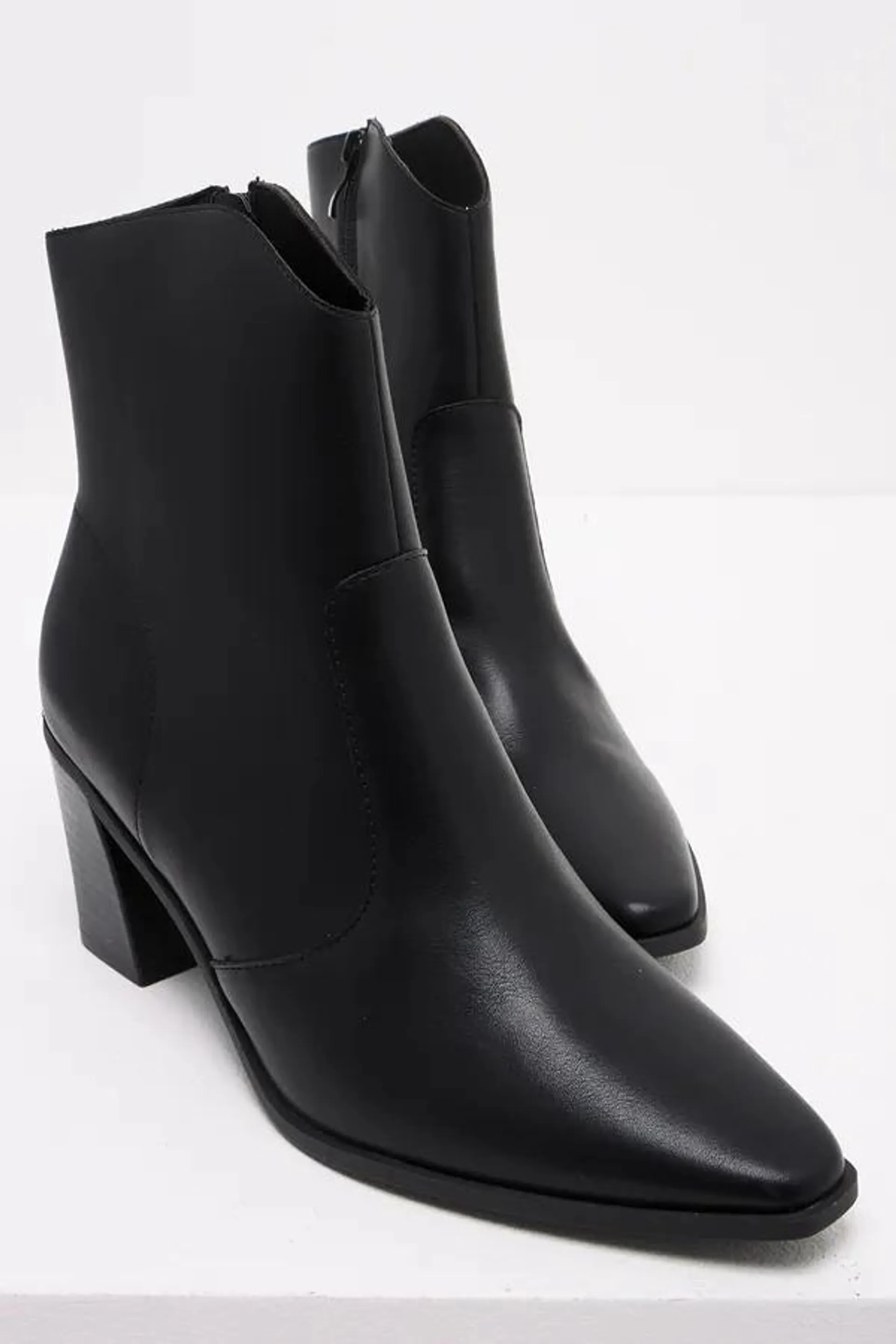 Boot black