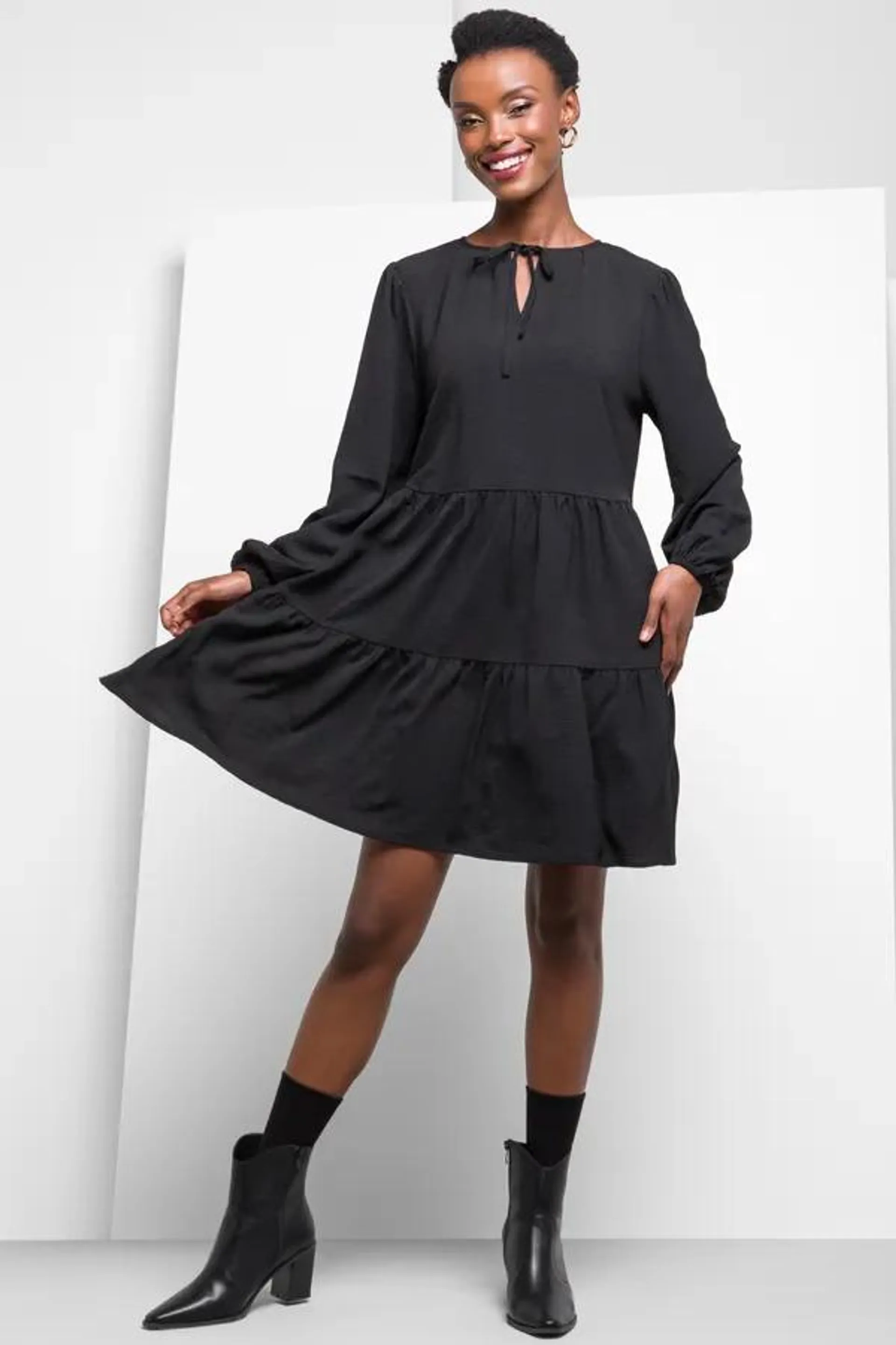 Tiered dress black