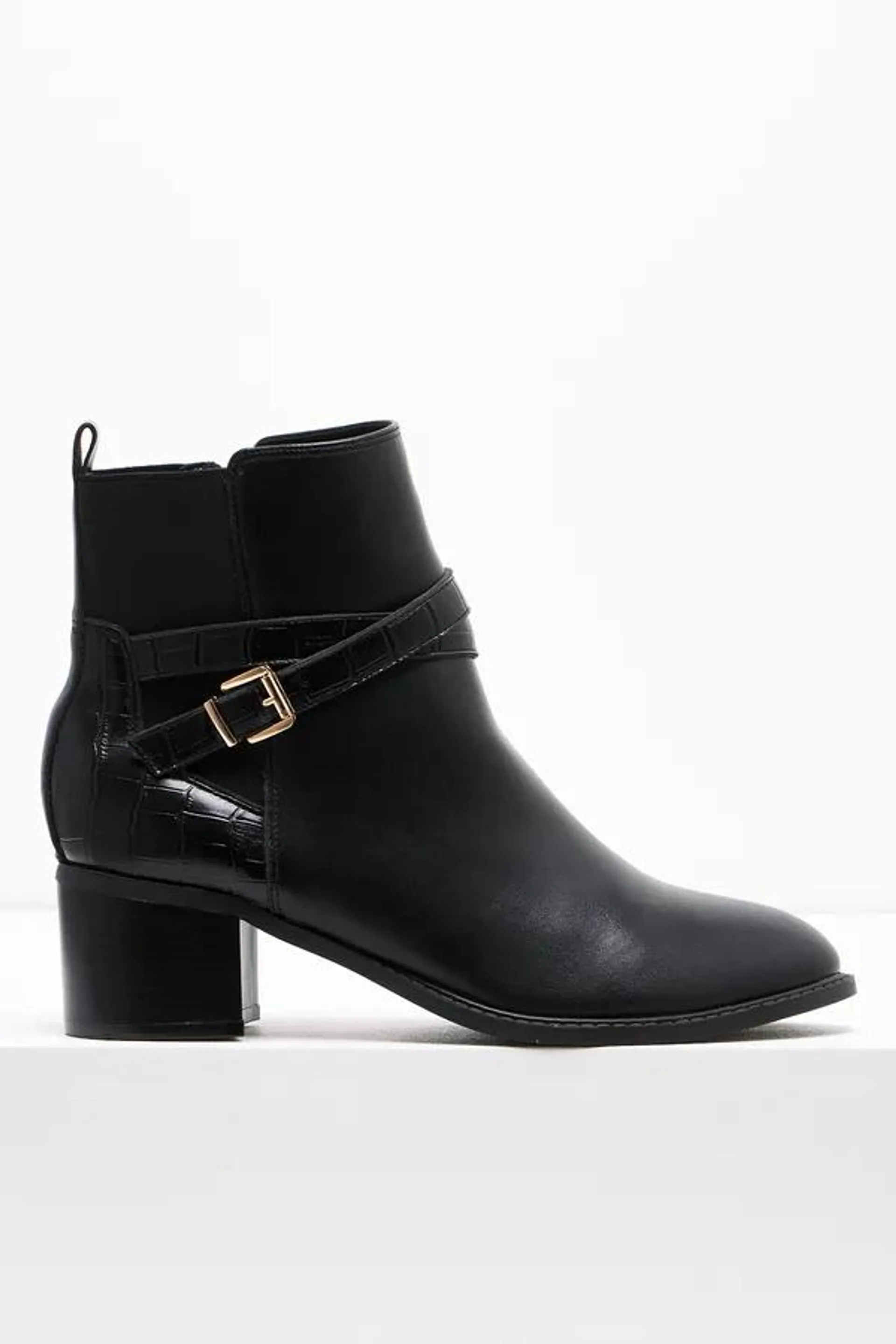 Block heel boot black