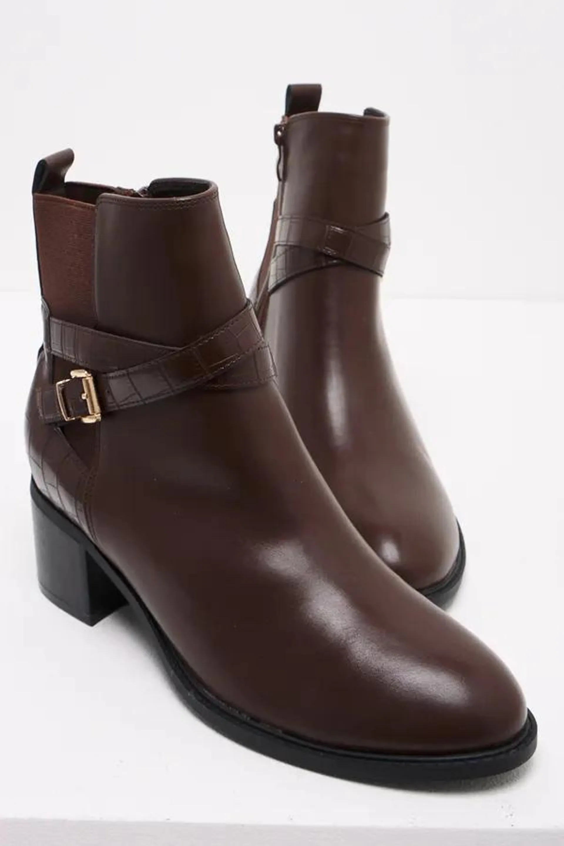 Block heel boot brown