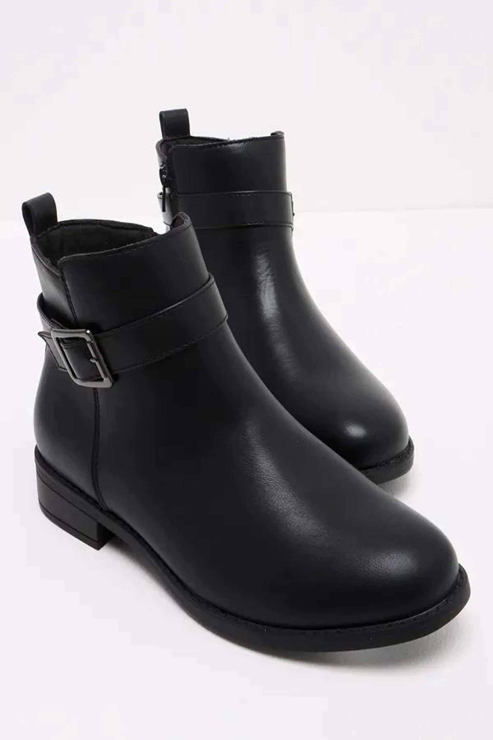 Buckle trim boot black