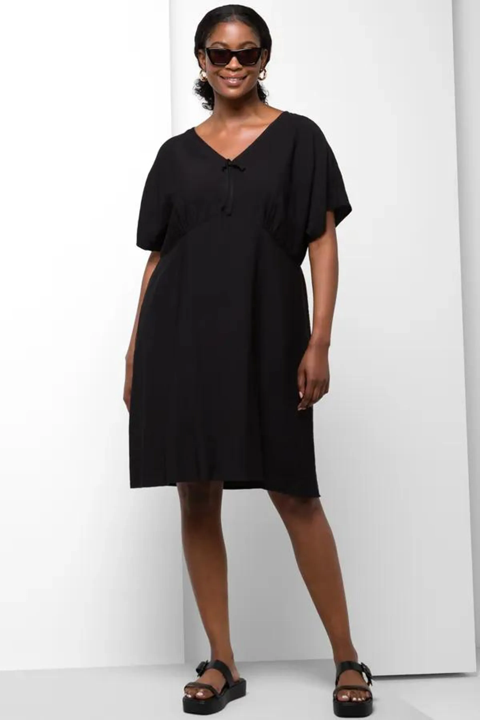 Short sleeve dress black