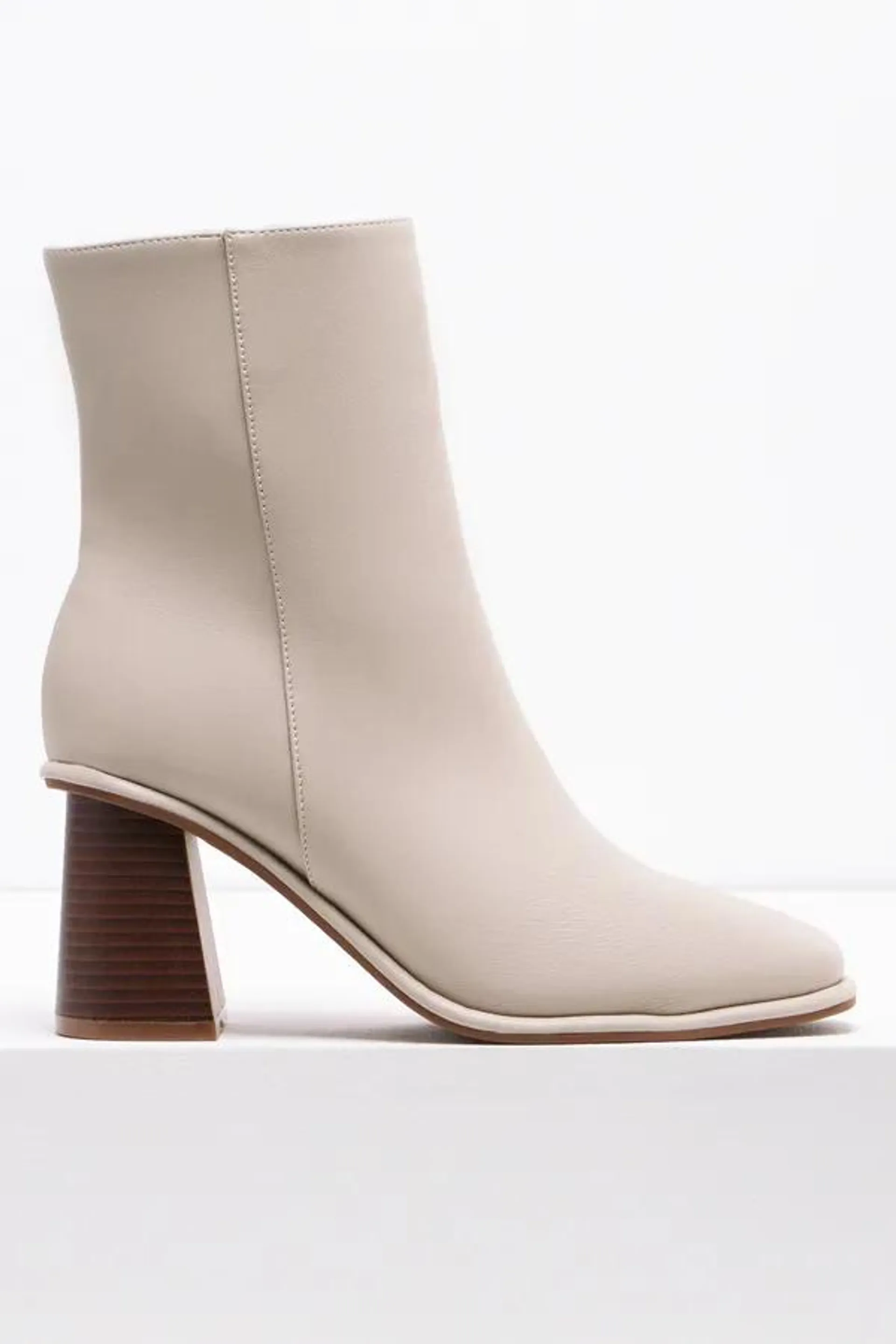 Square toe boot natural